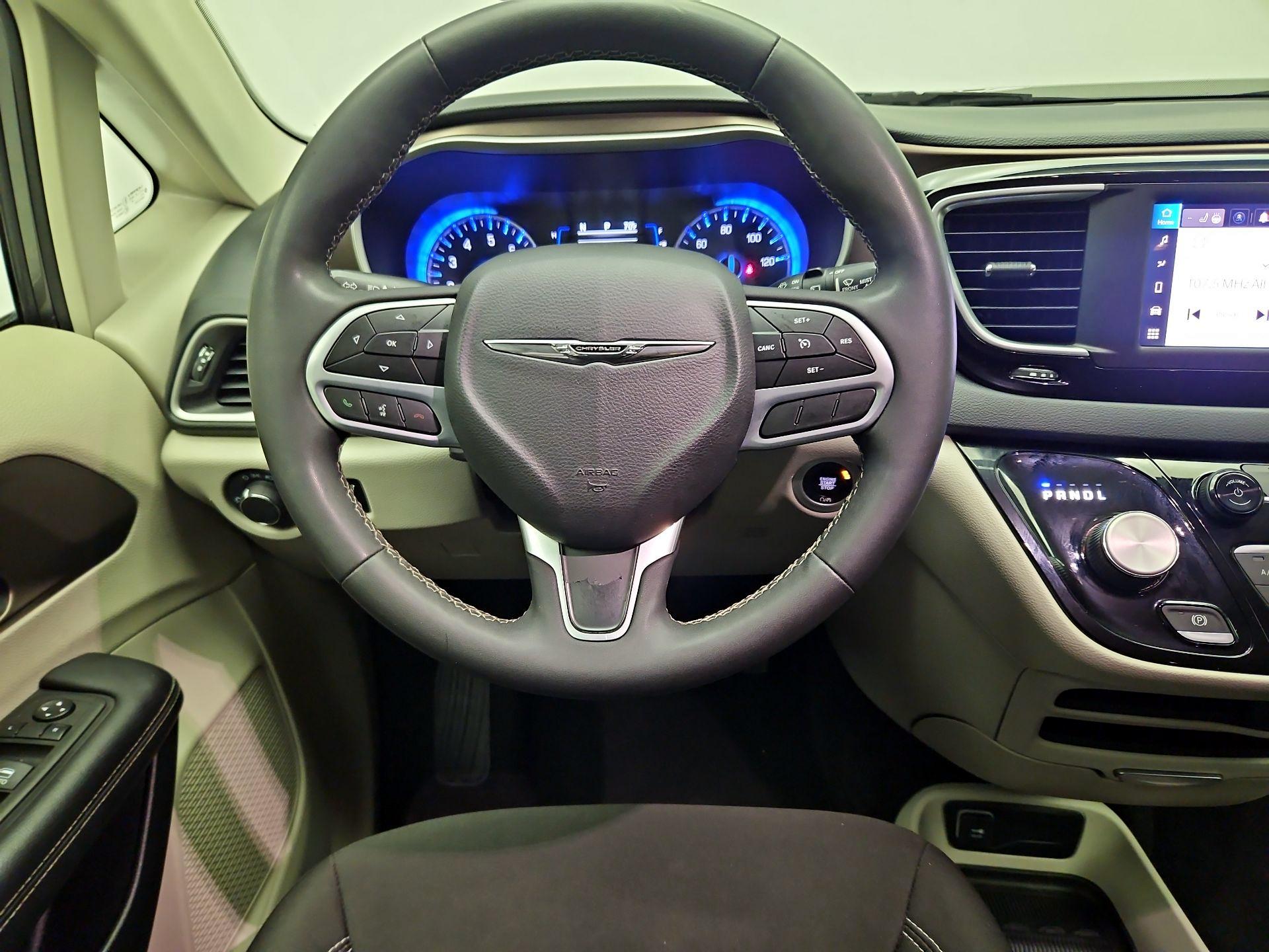 Thumbnail: 2023 Chrysler Voyager - 10