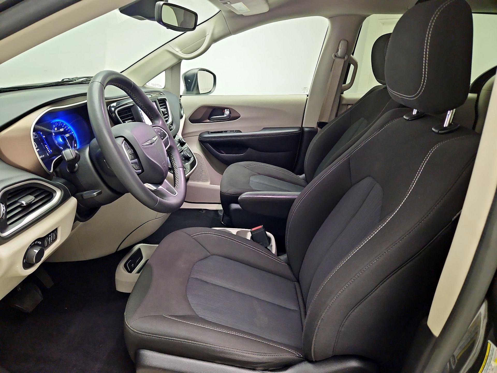 Thumbnail: 2023 Chrysler Voyager - 11