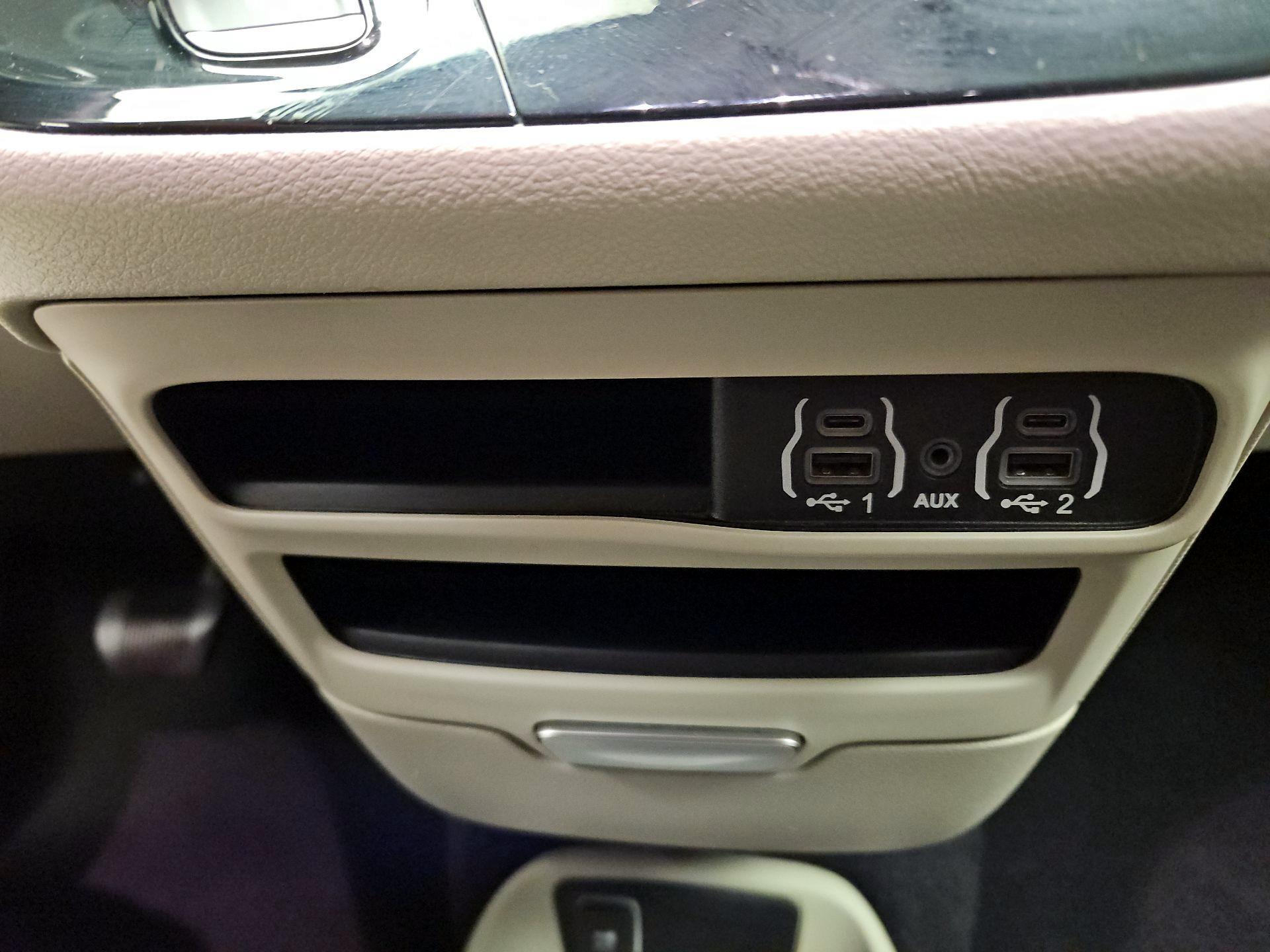 Thumbnail: 2023 Chrysler Voyager - 18