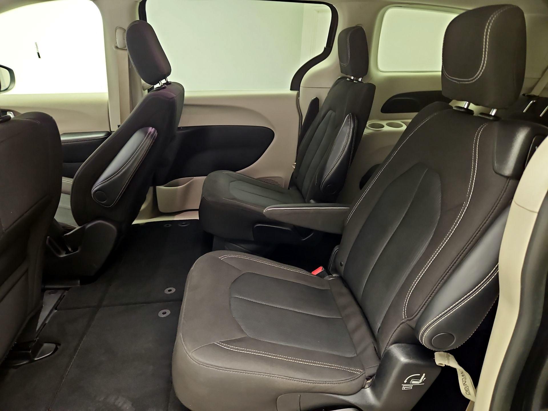 Thumbnail: 2023 Chrysler Voyager - 19
