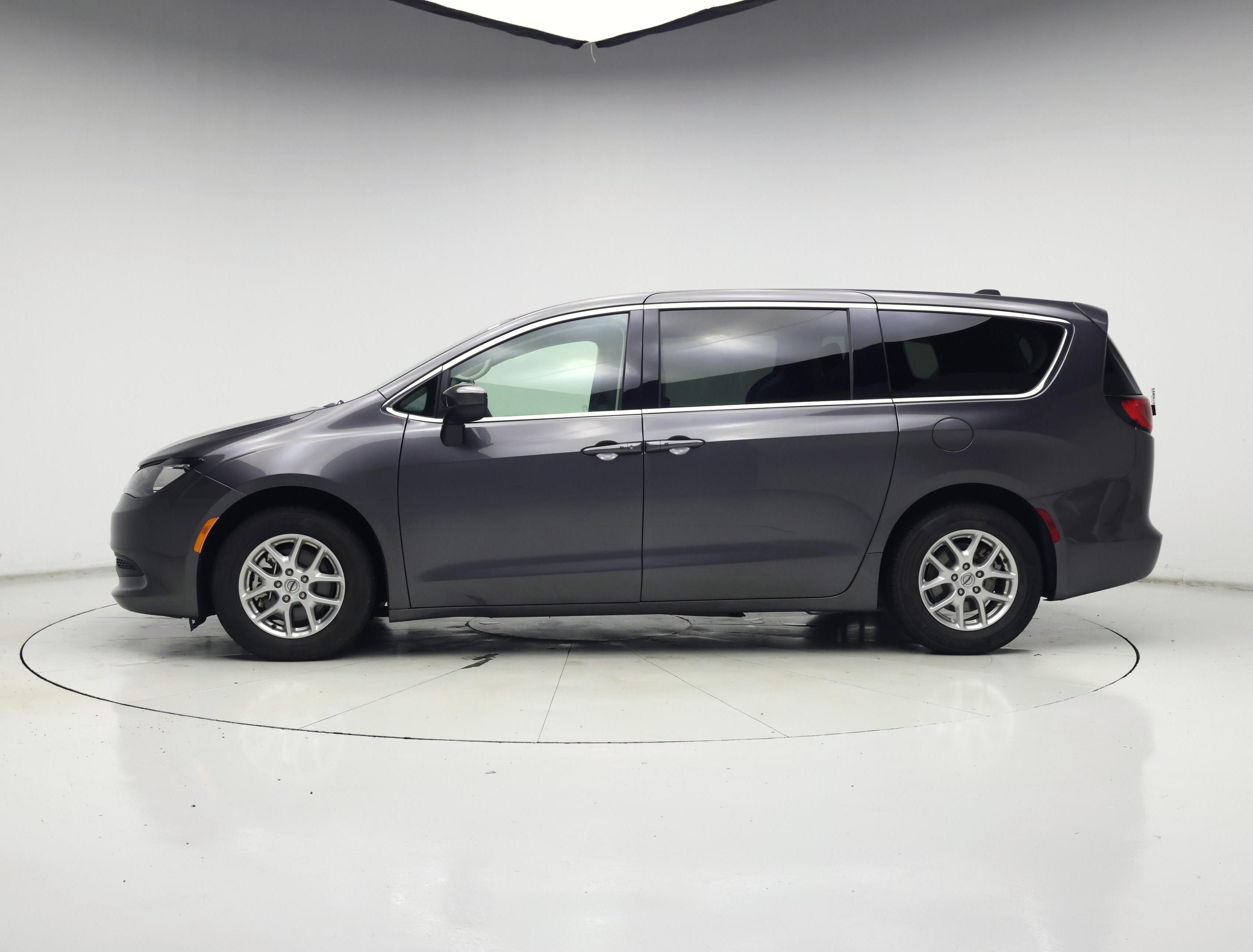 Thumbnail: 2023 Chrysler Voyager - 3