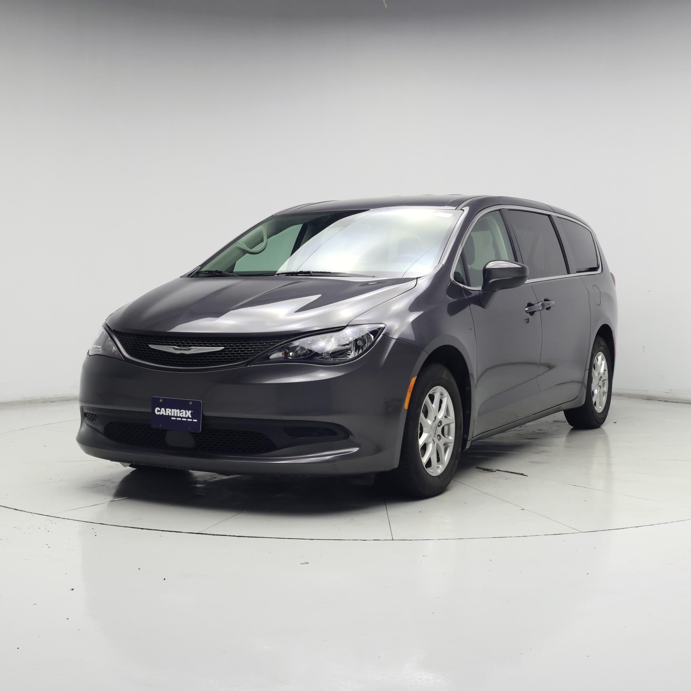 Thumbnail: 2023 Chrysler Voyager - 4