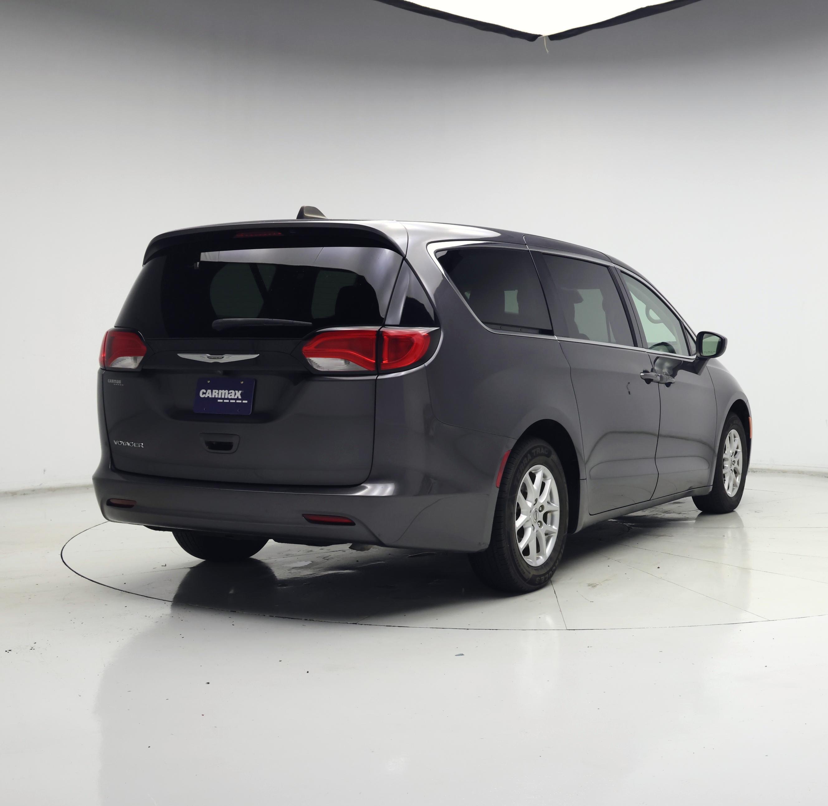 Thumbnail: 2023 Chrysler Voyager - 8