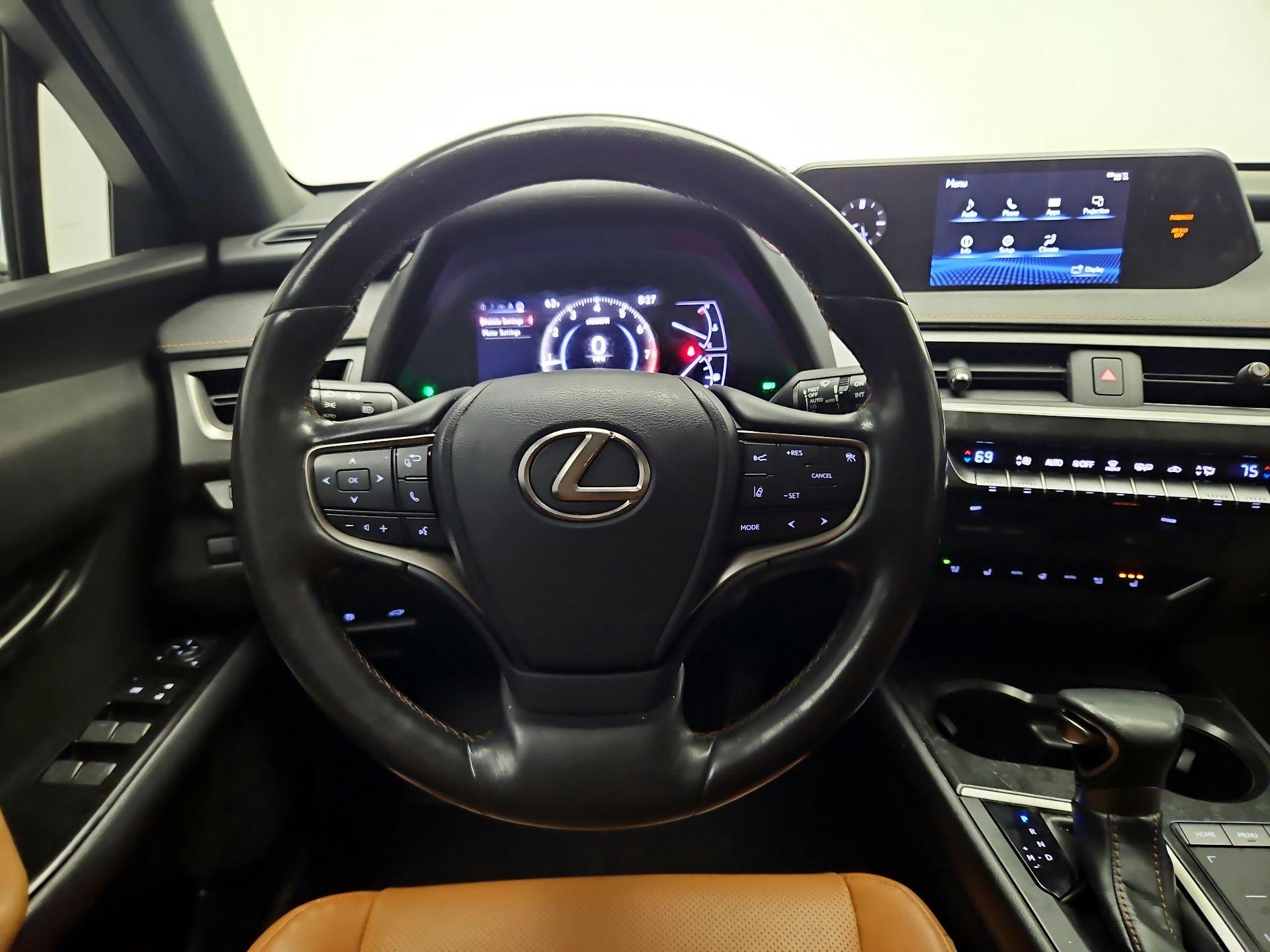 Thumbnail: 2019 Lexus UX - 10
