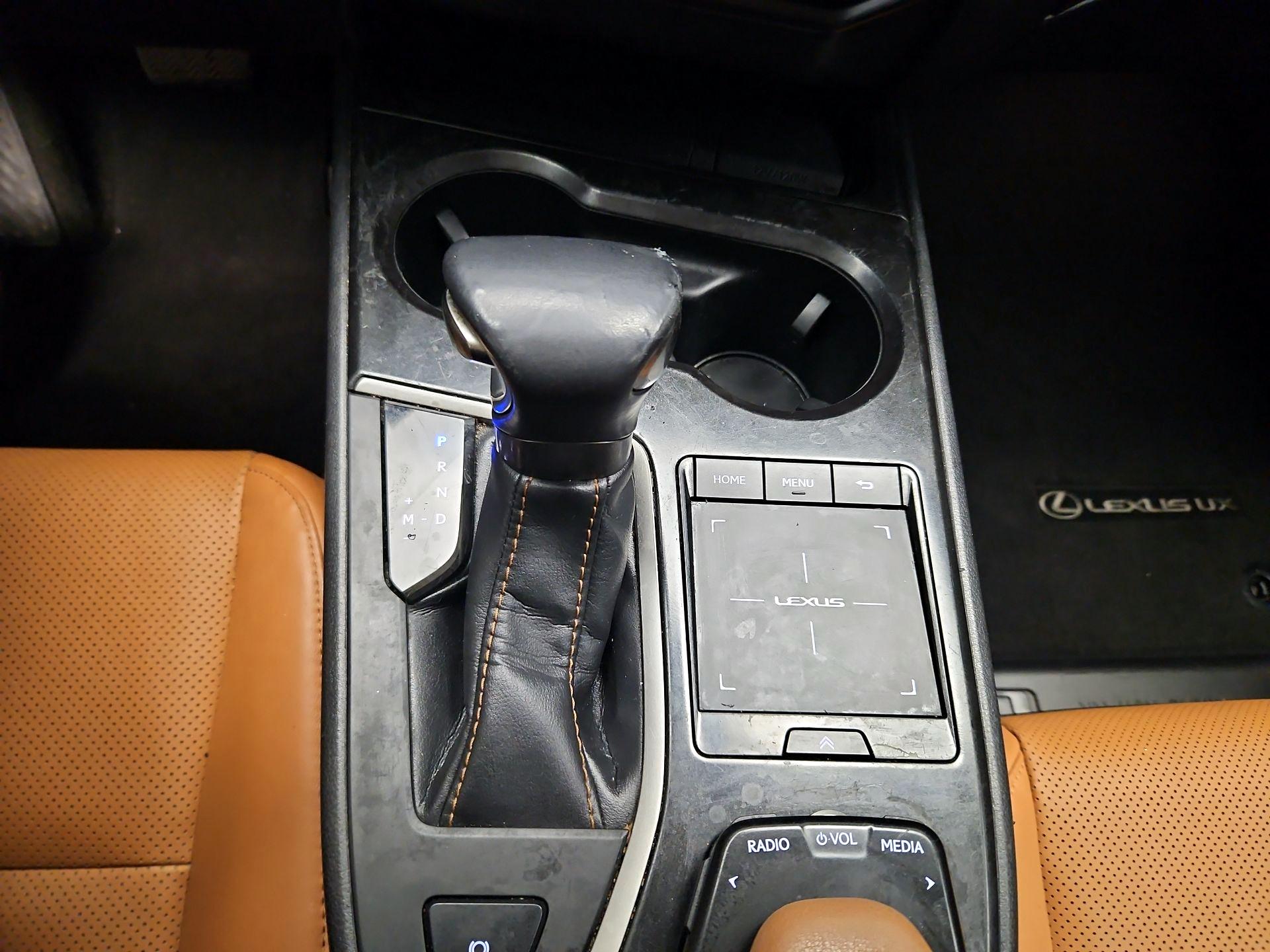 Thumbnail: 2019 Lexus UX - 17