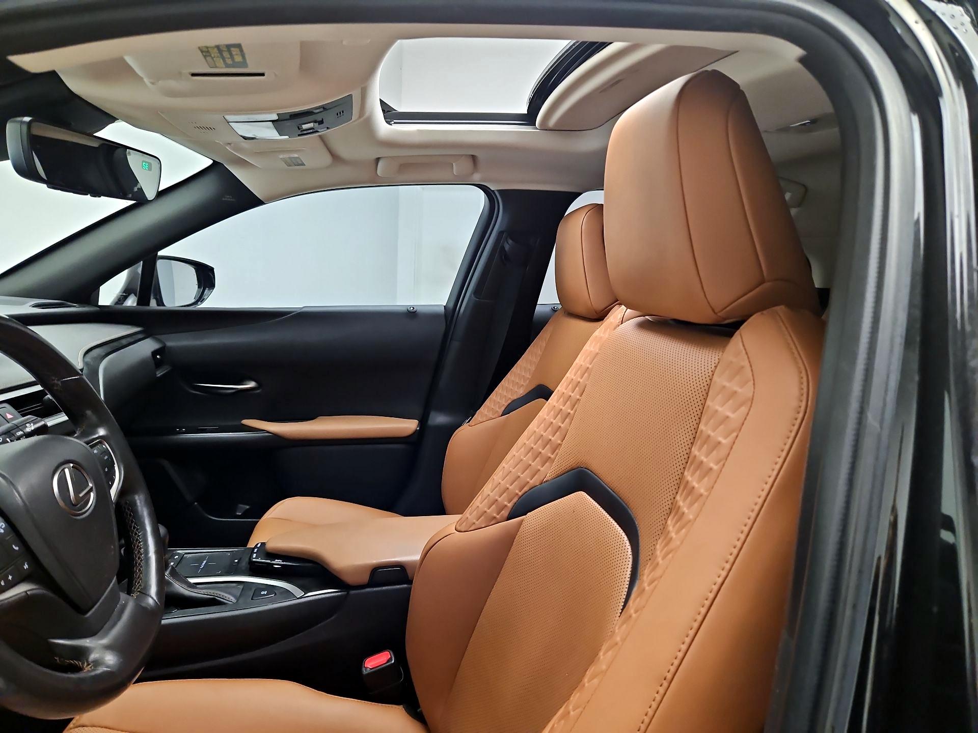 Thumbnail: 2019 Lexus UX - 19