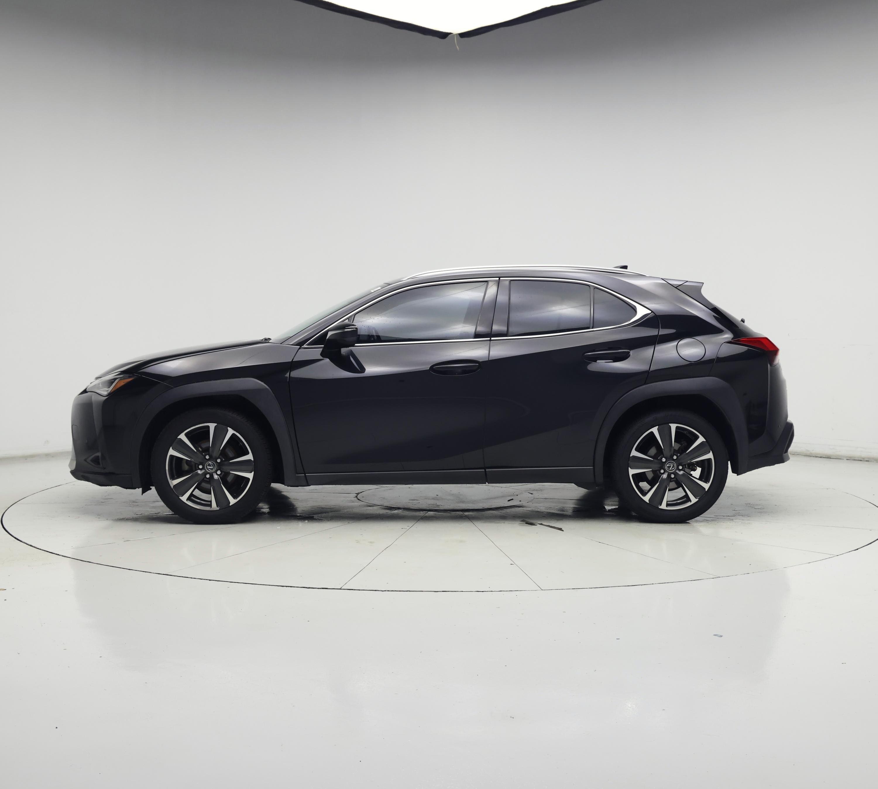 Thumbnail: 2019 Lexus UX - 3