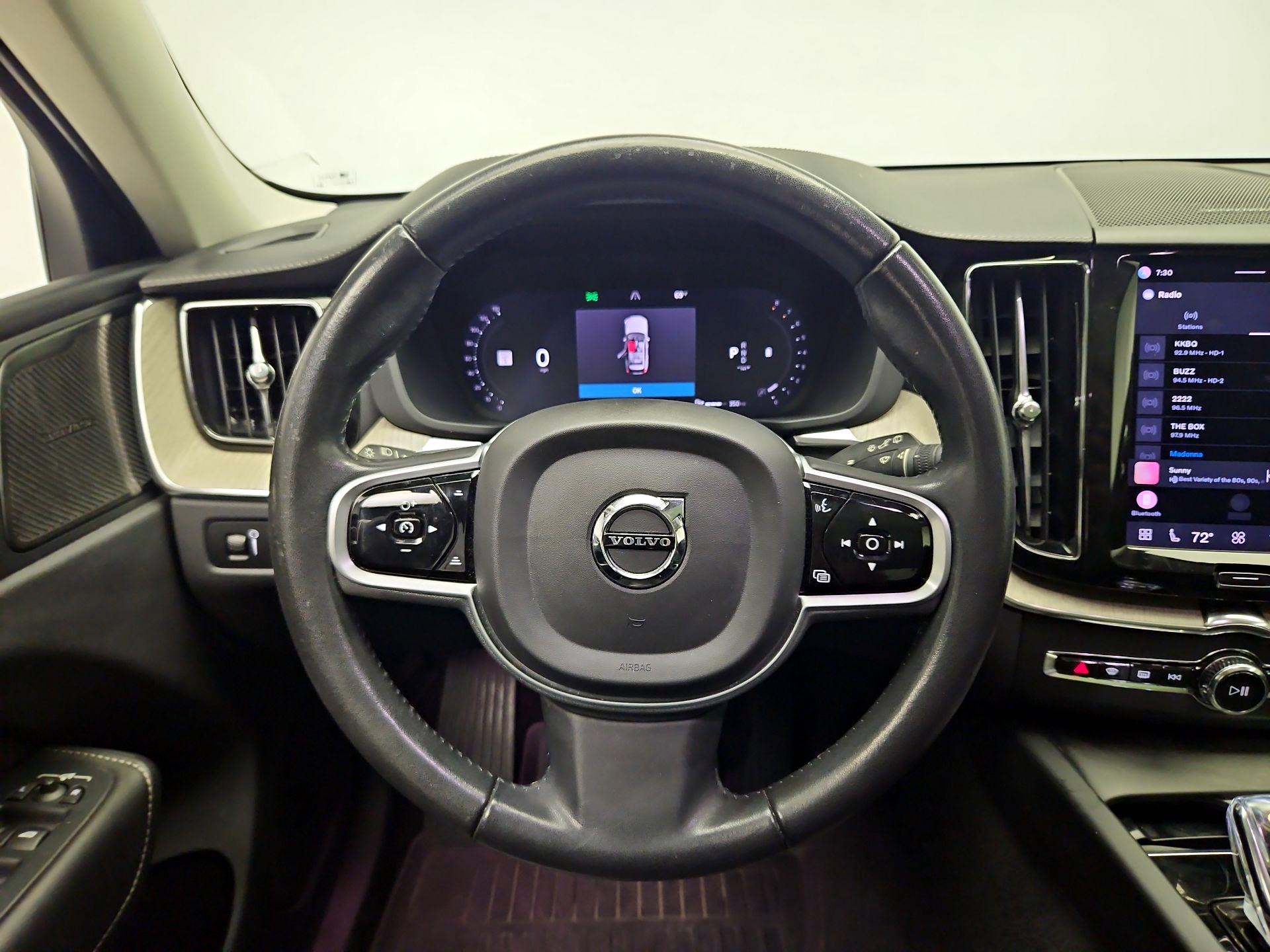 Thumbnail: 2022 Volvo XC60 - 10