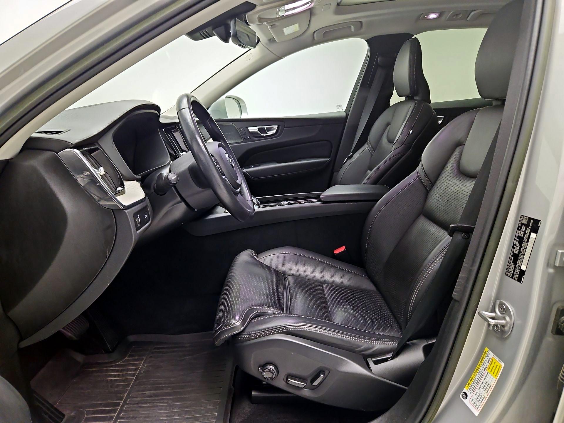 Thumbnail: 2022 Volvo XC60 - 11