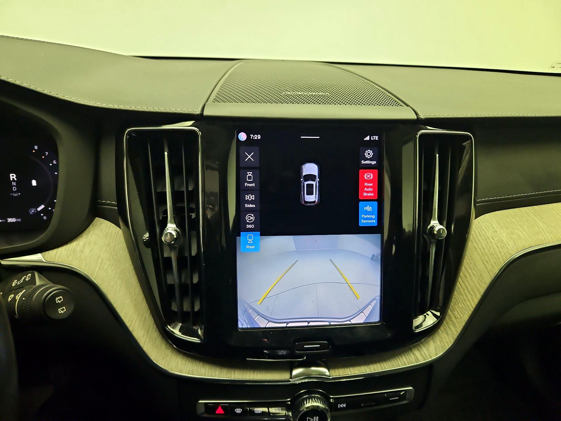 Thumbnail: 2022 Volvo XC60 - 13