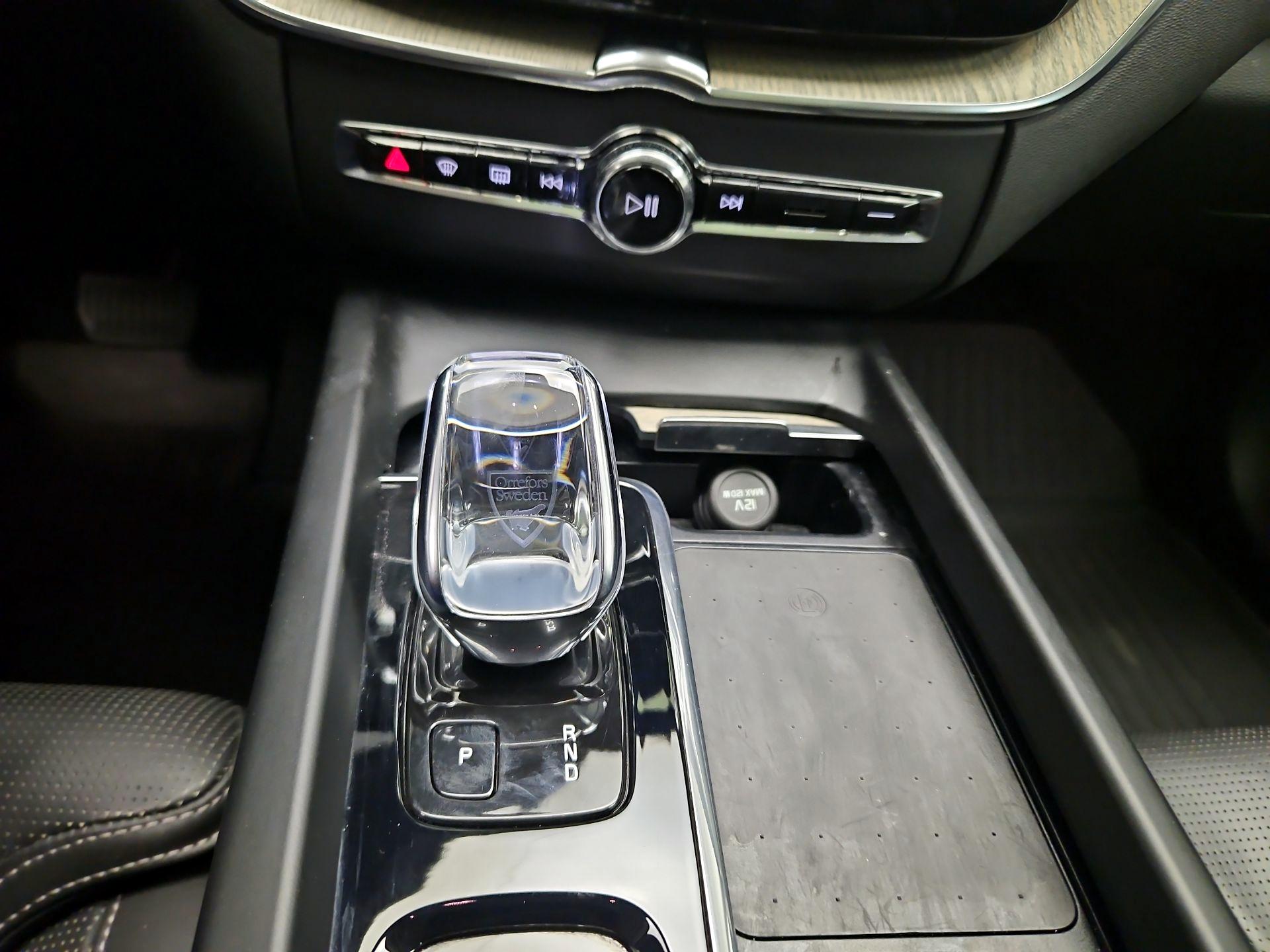 Thumbnail: 2022 Volvo XC60 - 16