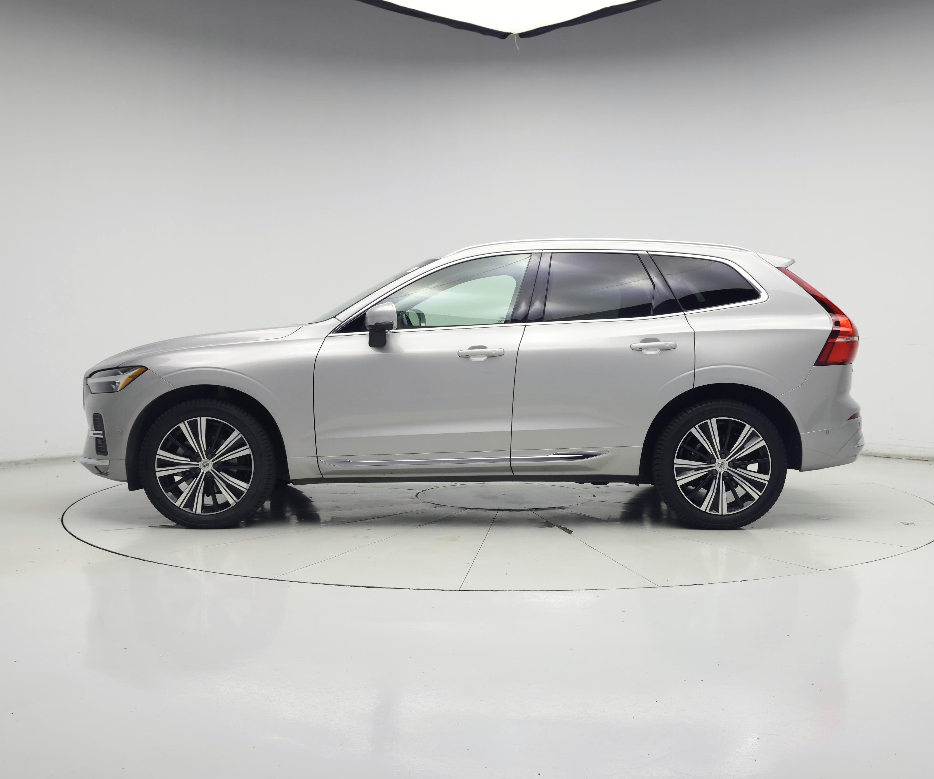 Thumbnail: 2022 Volvo XC60 - 3