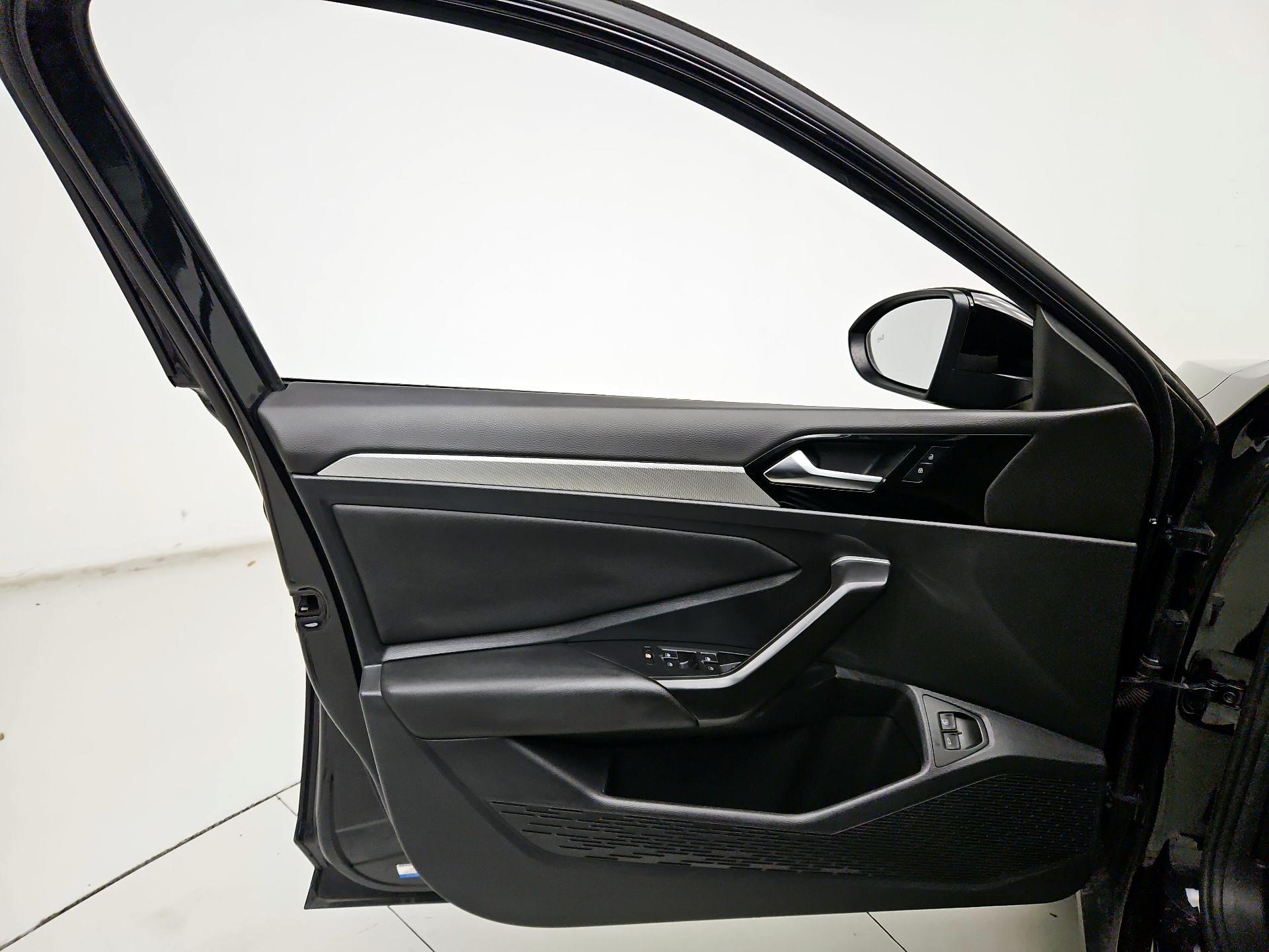 Thumbnail: 2021 Volkswagen Jetta - 12
