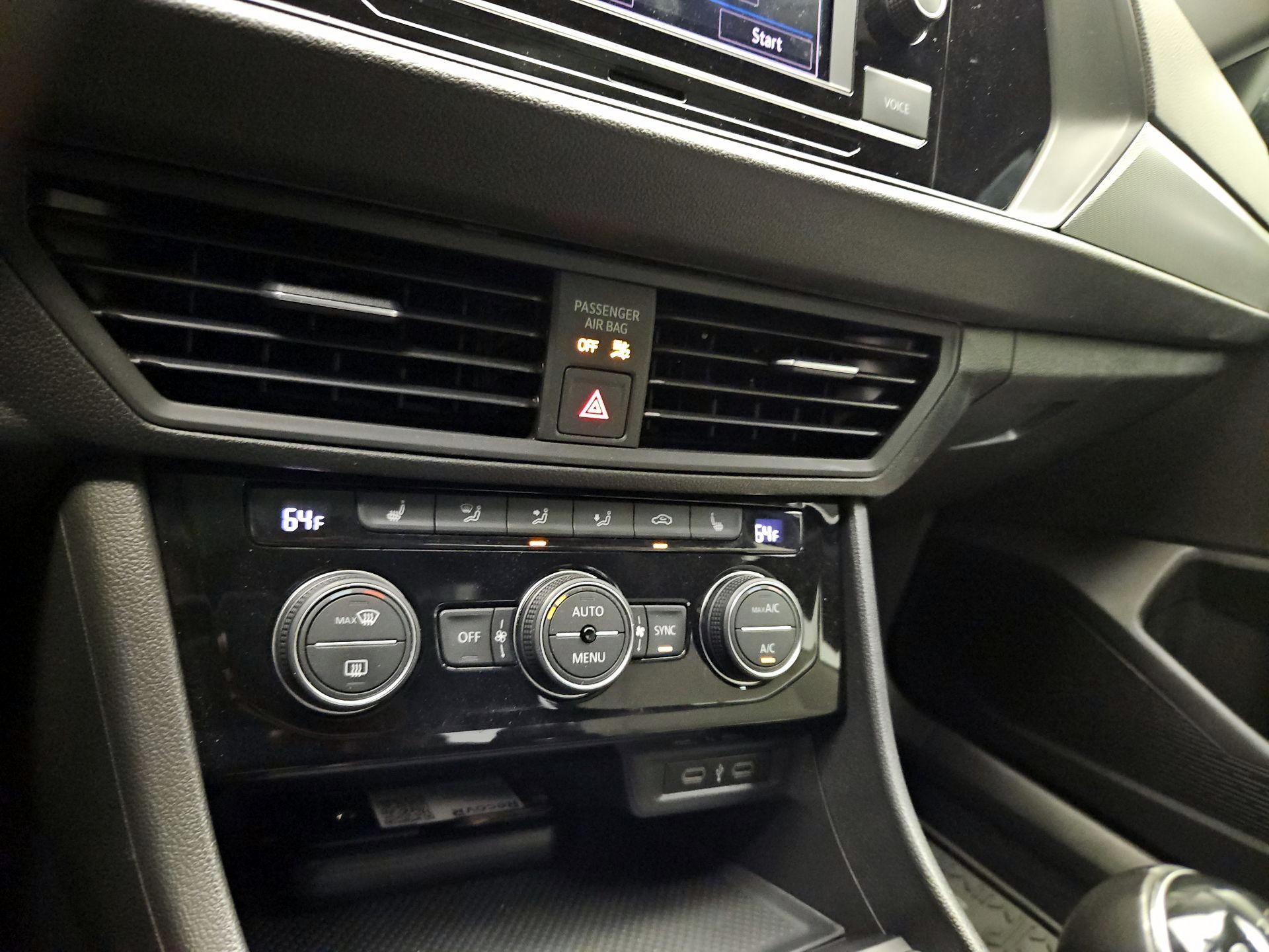 Thumbnail: 2021 Volkswagen Jetta - 15