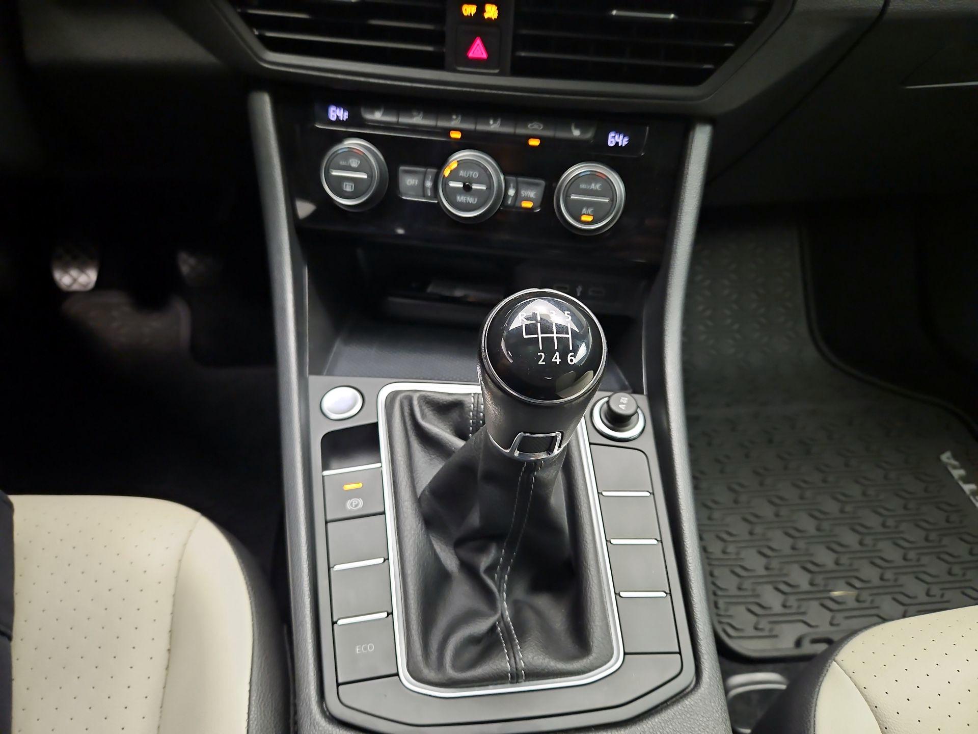 Thumbnail: 2021 Volkswagen Jetta - 16