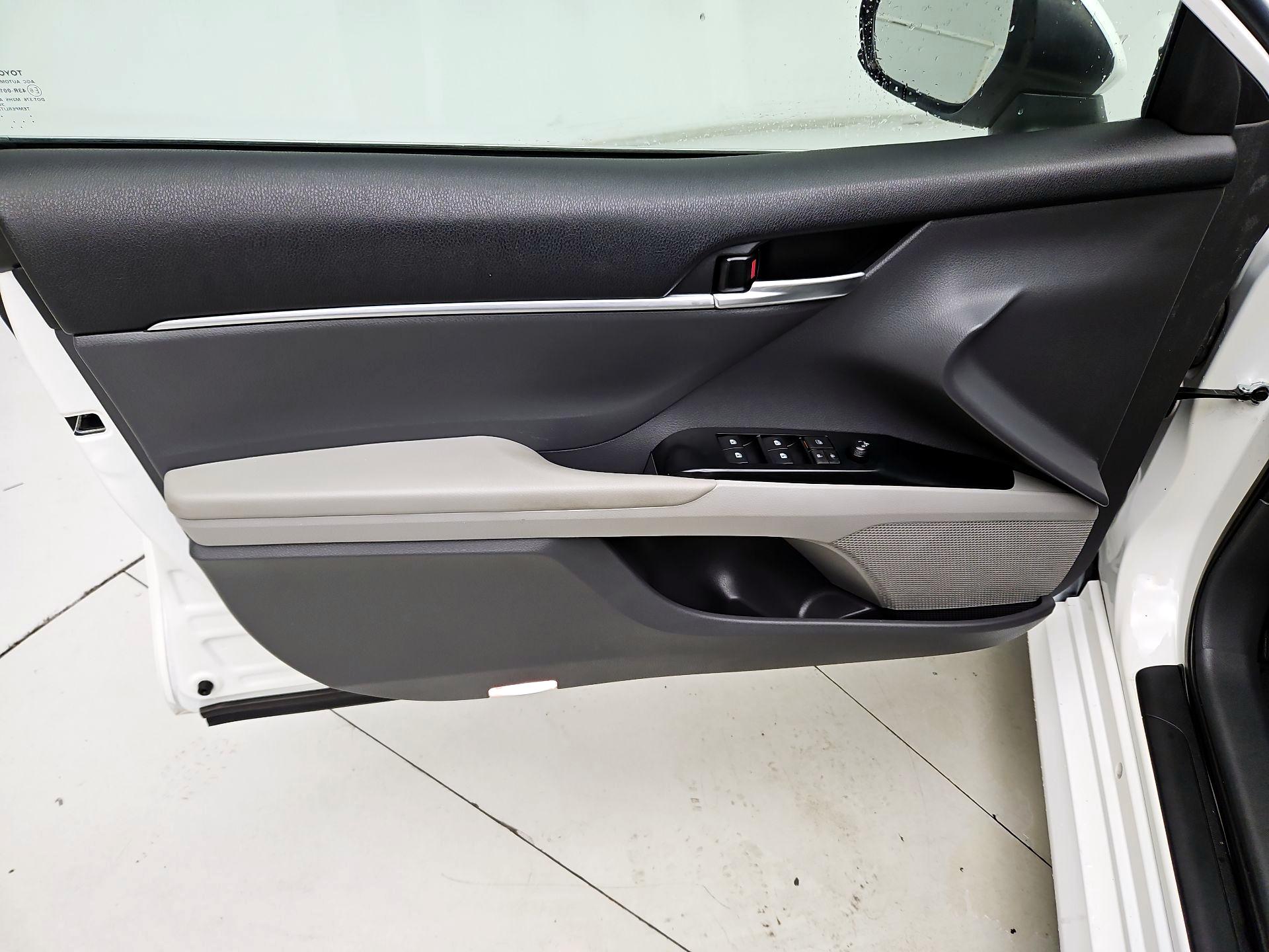 Thumbnail: 2019 Toyota Camry - 12