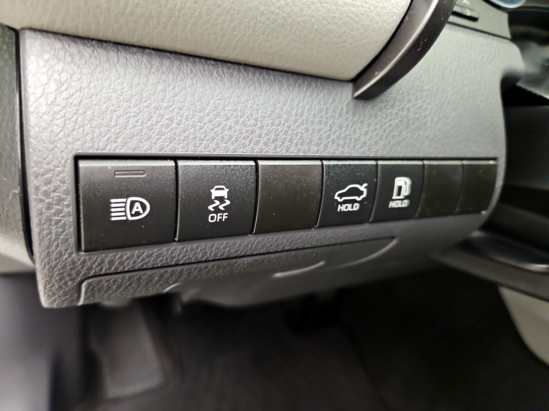 Thumbnail: 2019 Toyota Camry - 13