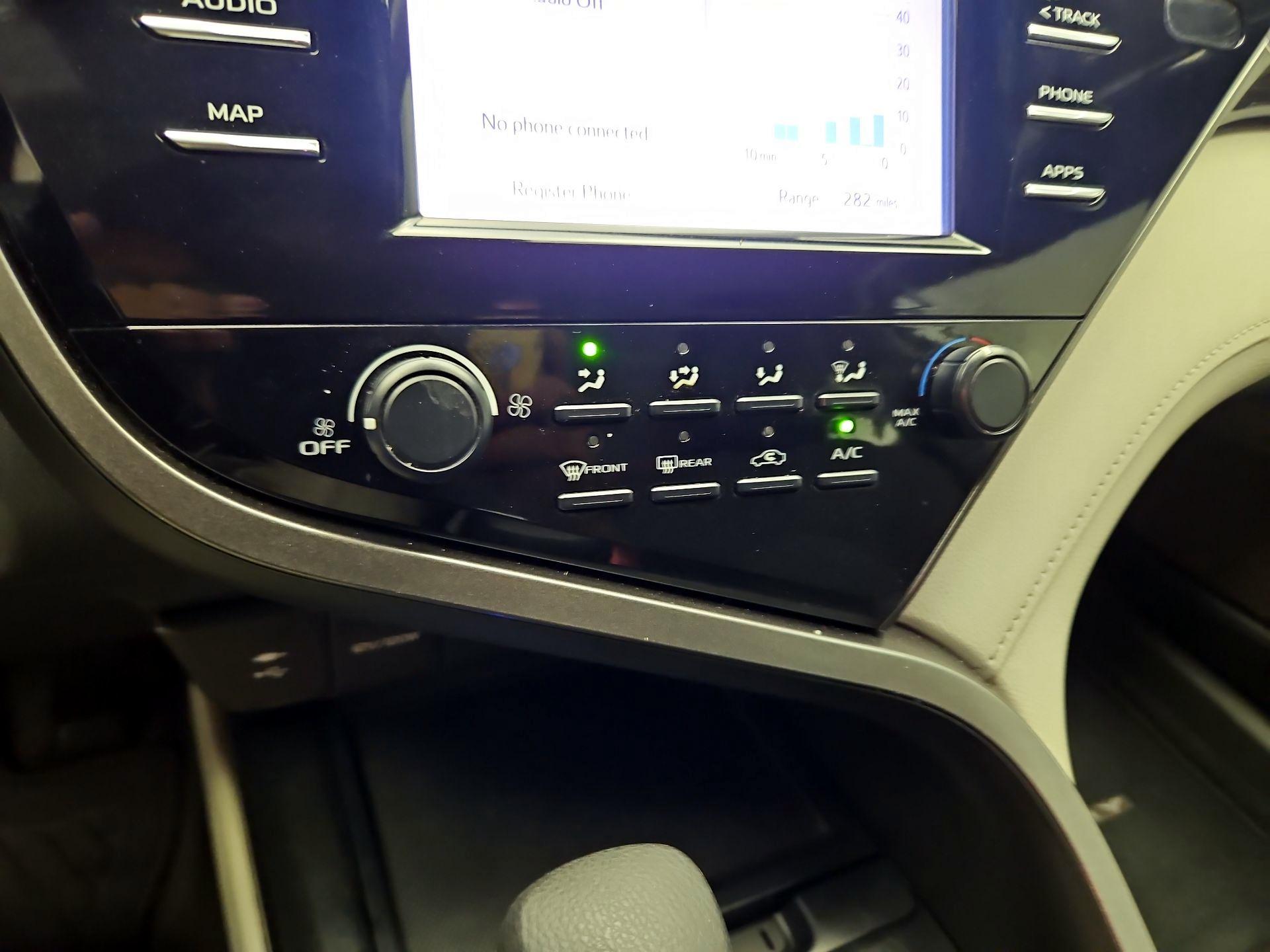 Thumbnail: 2019 Toyota Camry - 16