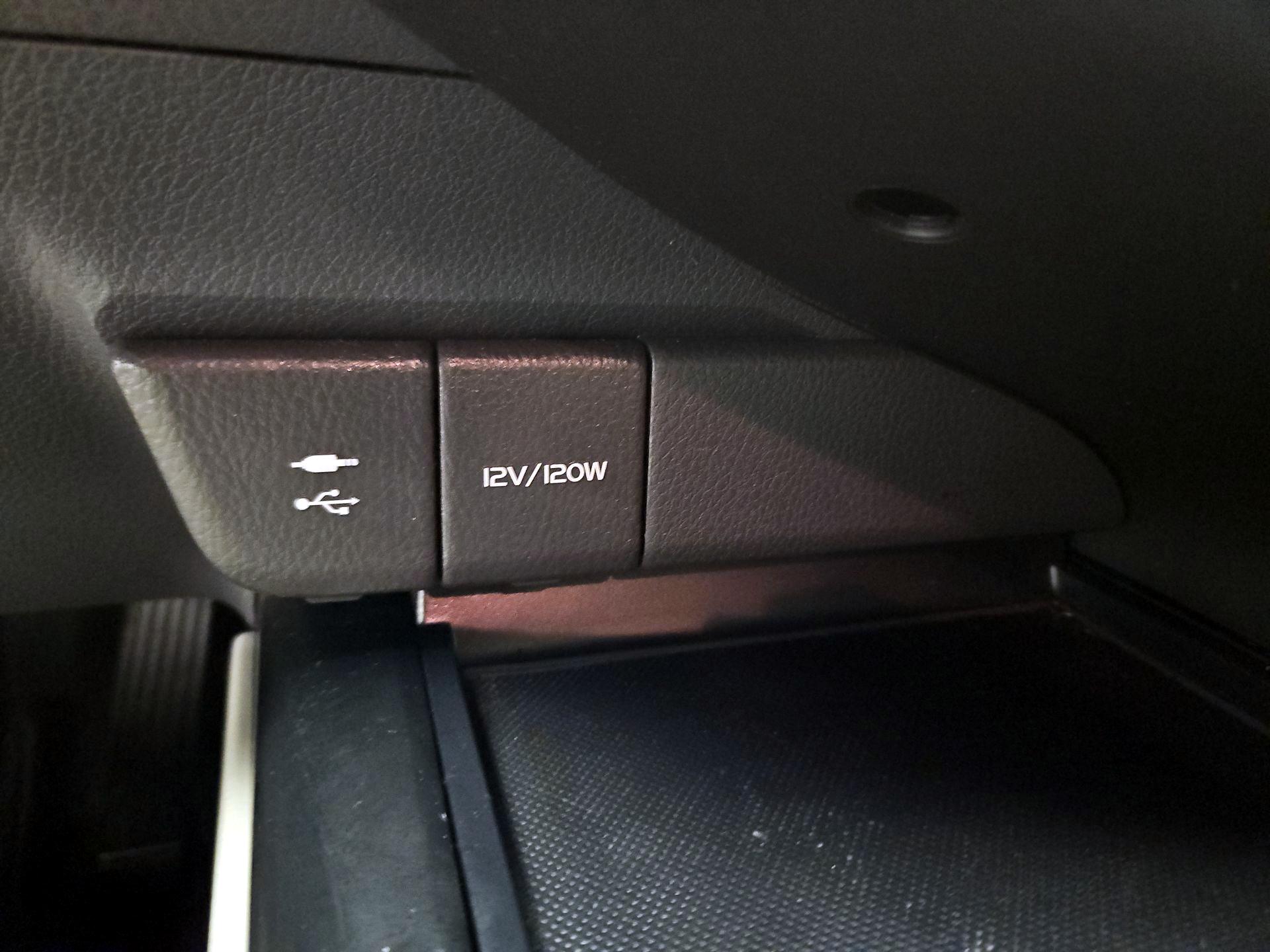Thumbnail: 2019 Toyota Camry - 18