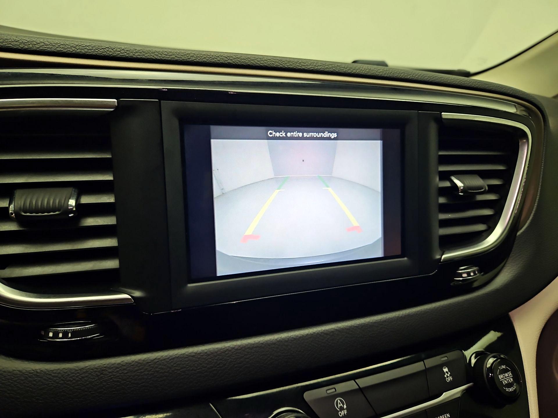 Thumbnail: 2020 Chrysler Voyager - 14