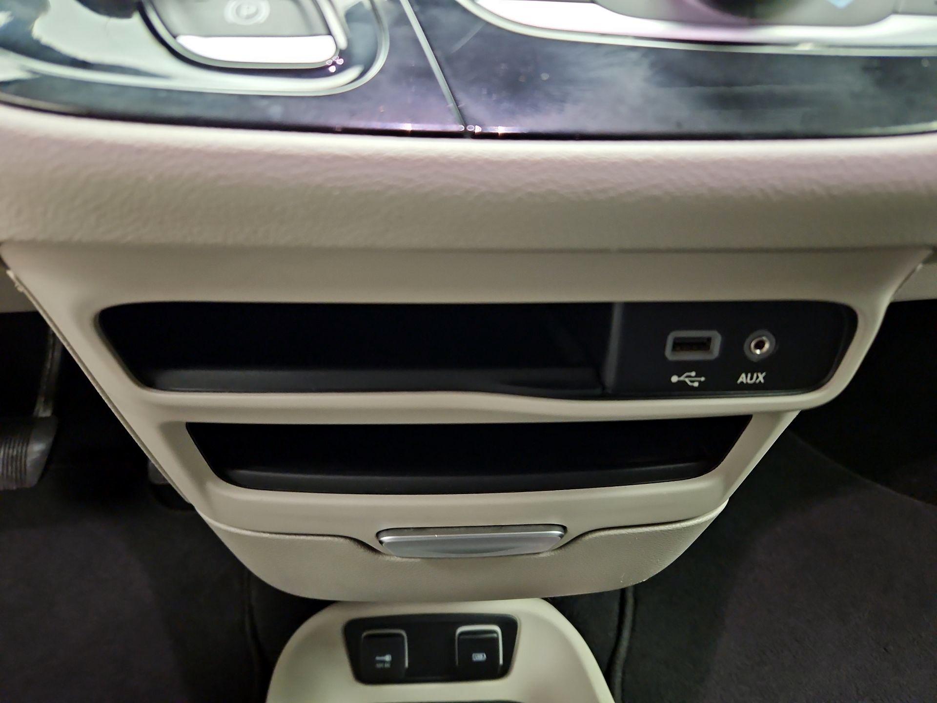 Thumbnail: 2020 Chrysler Voyager - 18