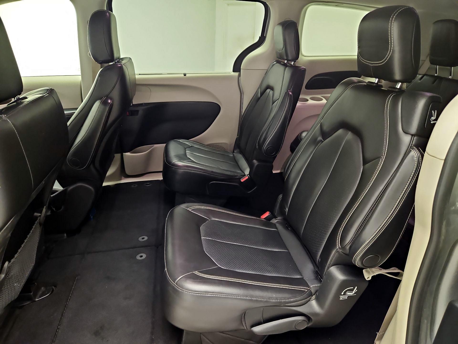 Thumbnail: 2020 Chrysler Voyager - 19