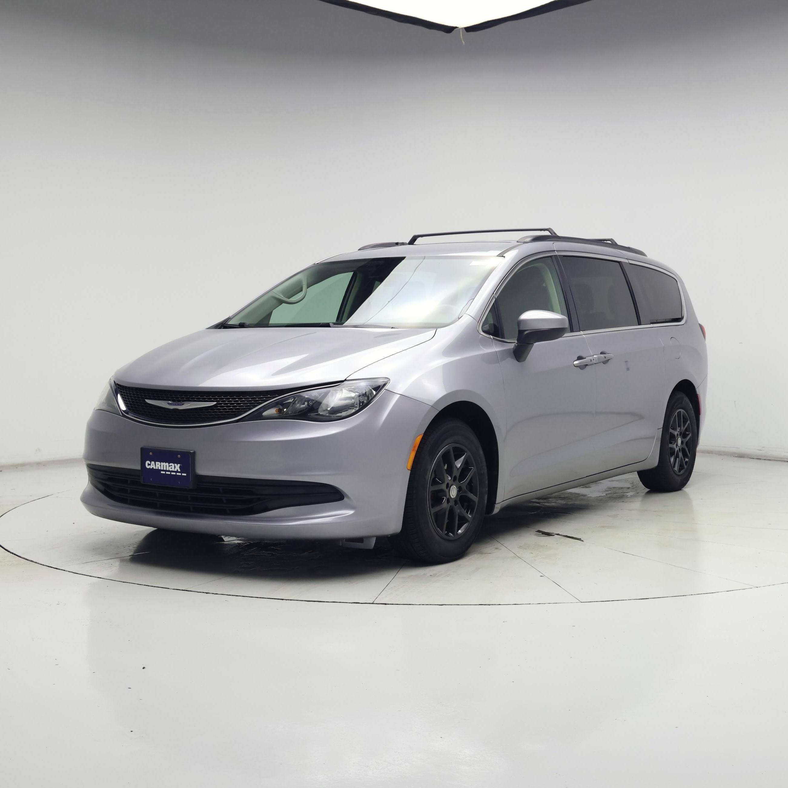 Thumbnail: 2020 Chrysler Voyager - 4