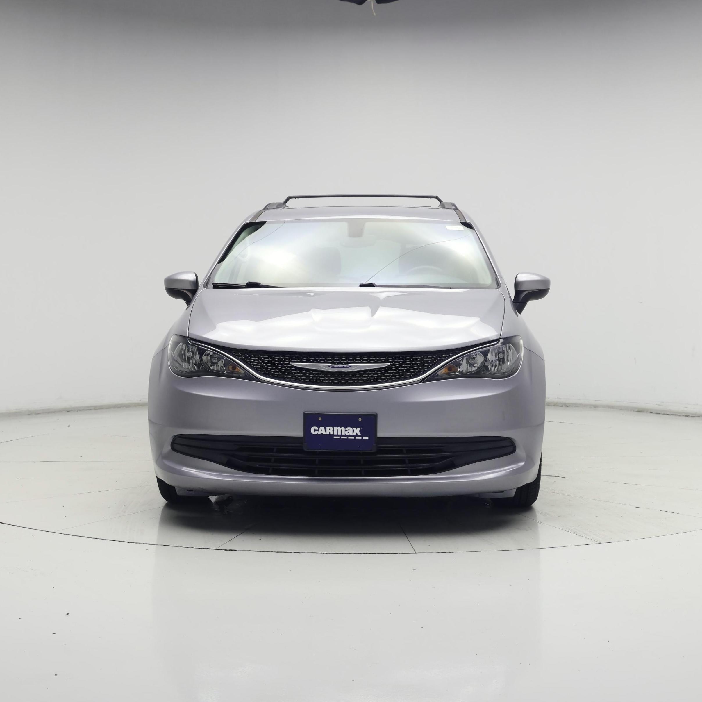 Thumbnail: 2020 Chrysler Voyager - 5