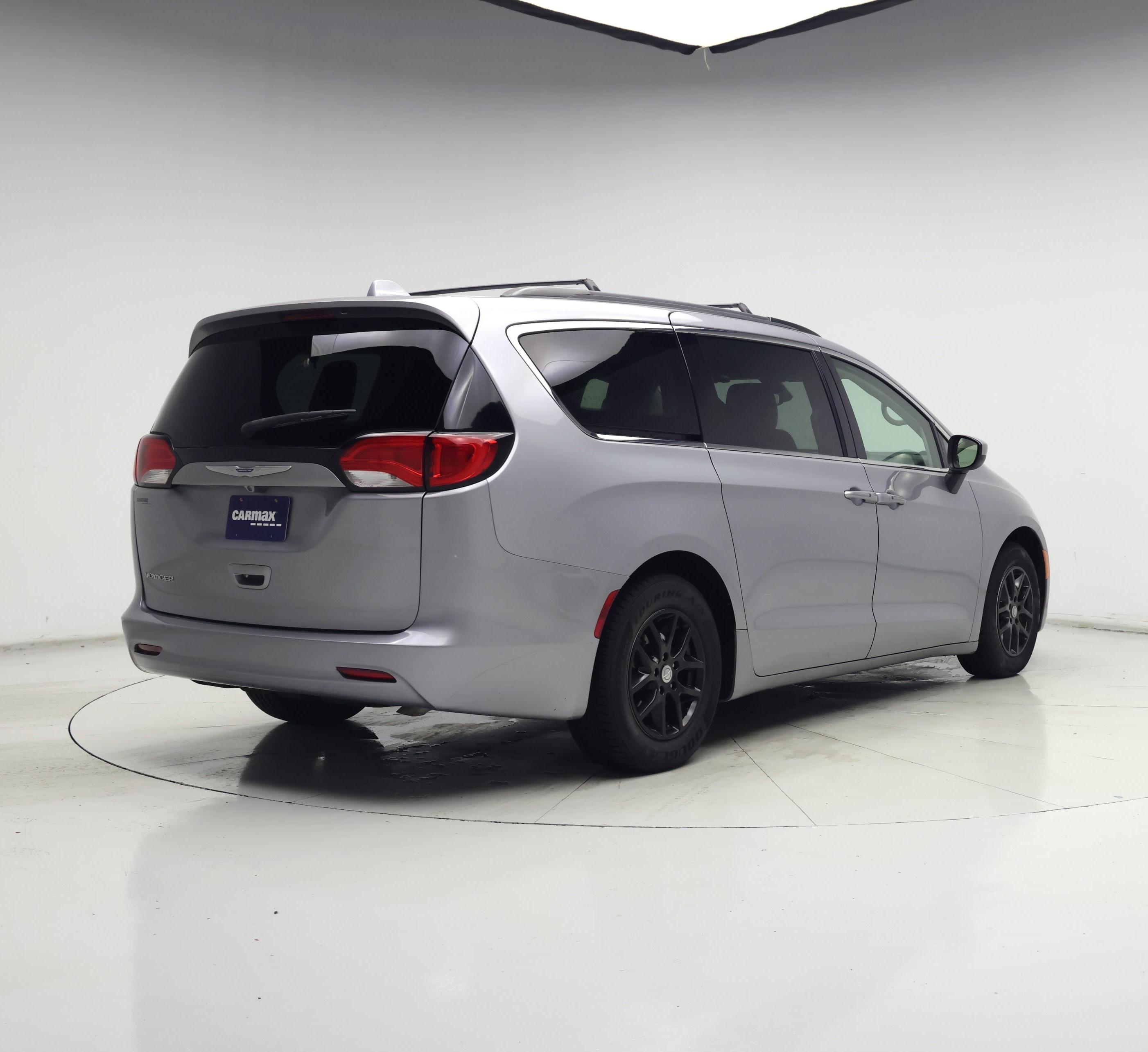 Thumbnail: 2020 Chrysler Voyager - 8