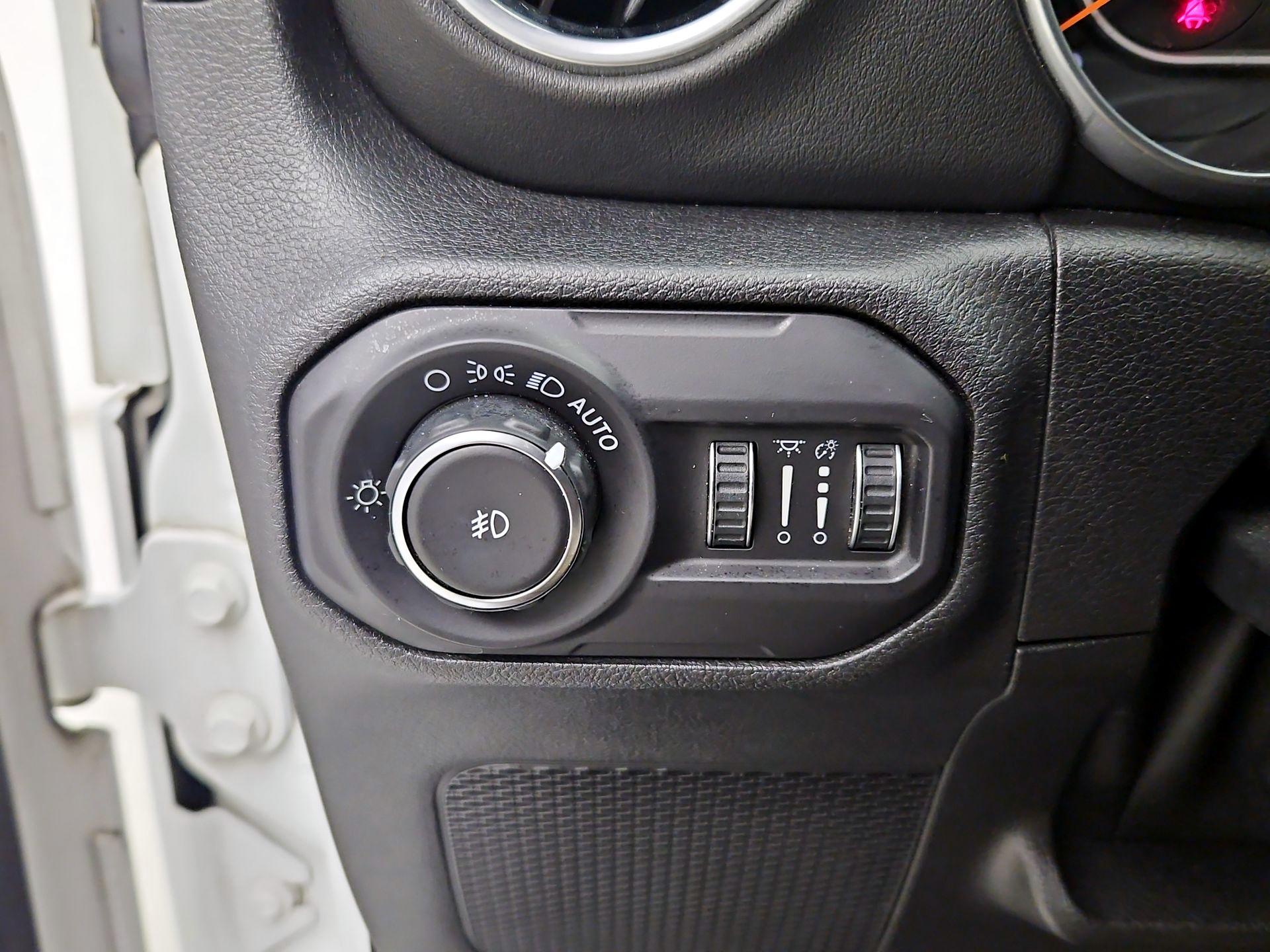 Thumbnail: 2018 Jeep Wrangler - 13