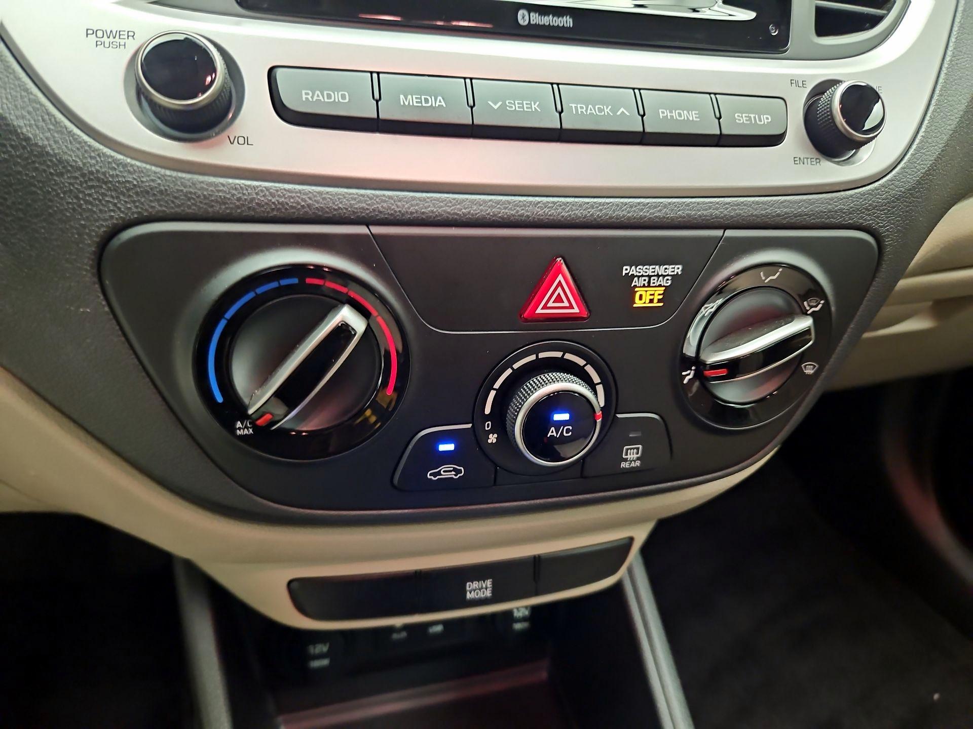 Thumbnail: 2022 Hyundai Accent - 16