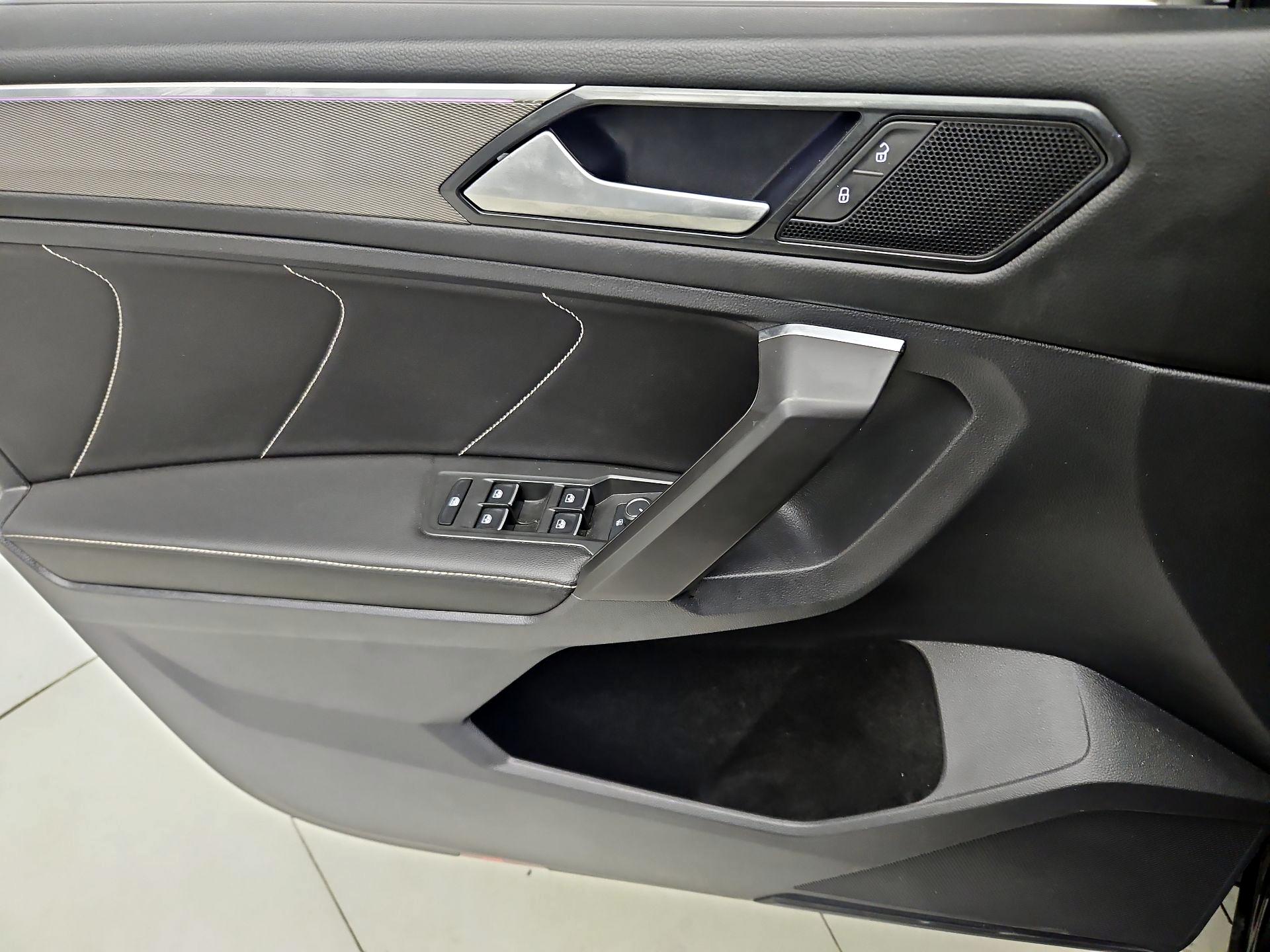 Thumbnail: 2022 Volkswagen Tiguan - 12