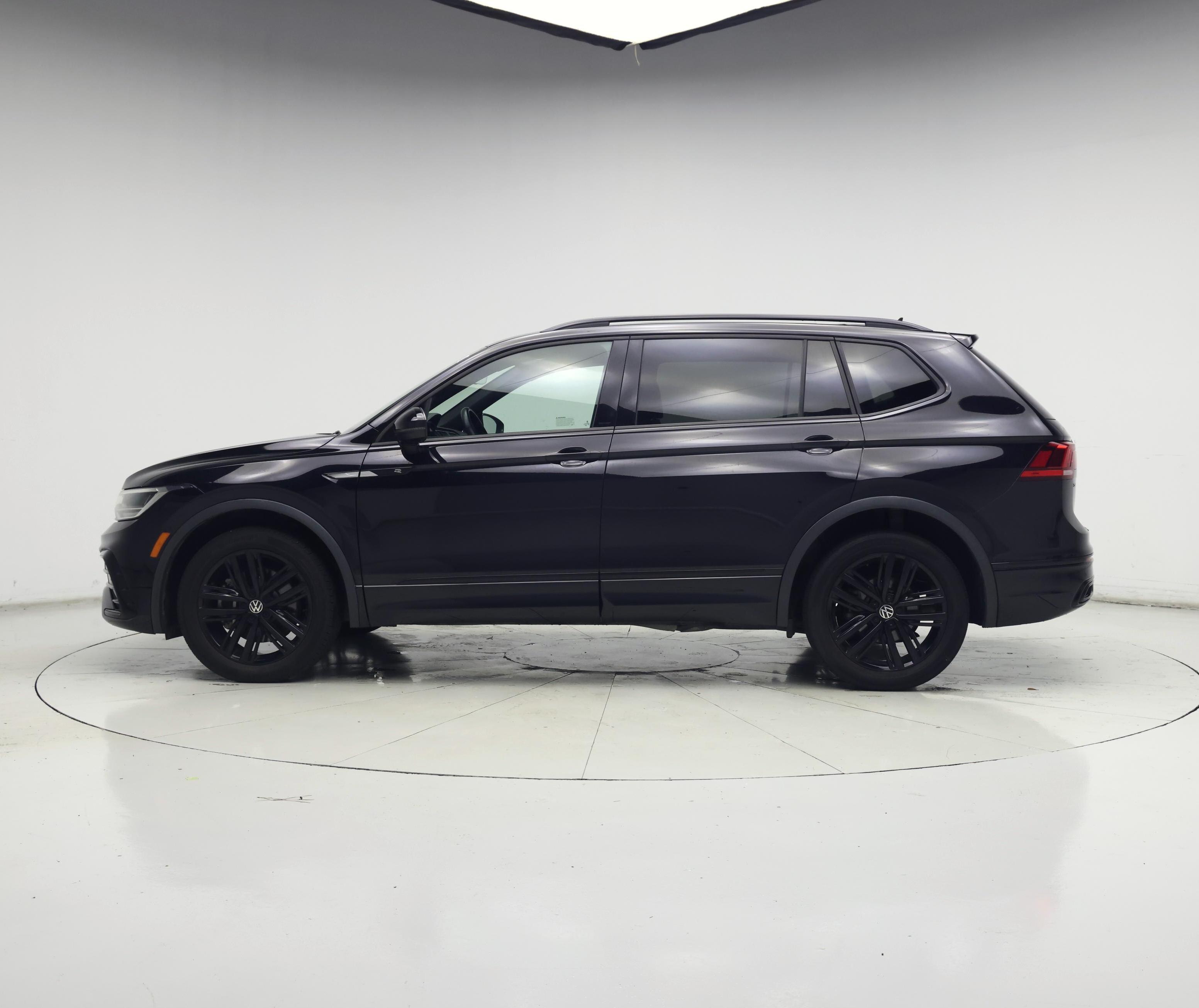 Thumbnail: 2022 Volkswagen Tiguan - 3