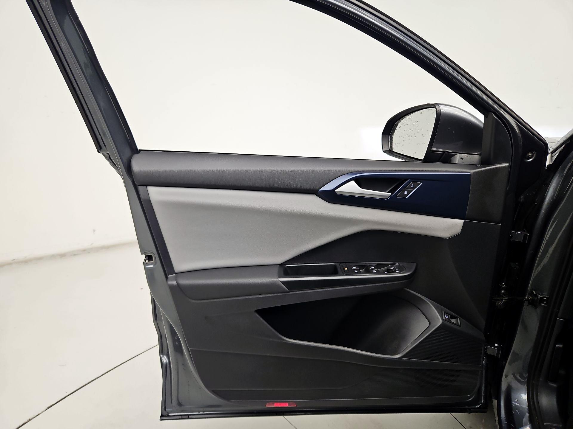 Thumbnail: 2022 Volkswagen Taos - 12