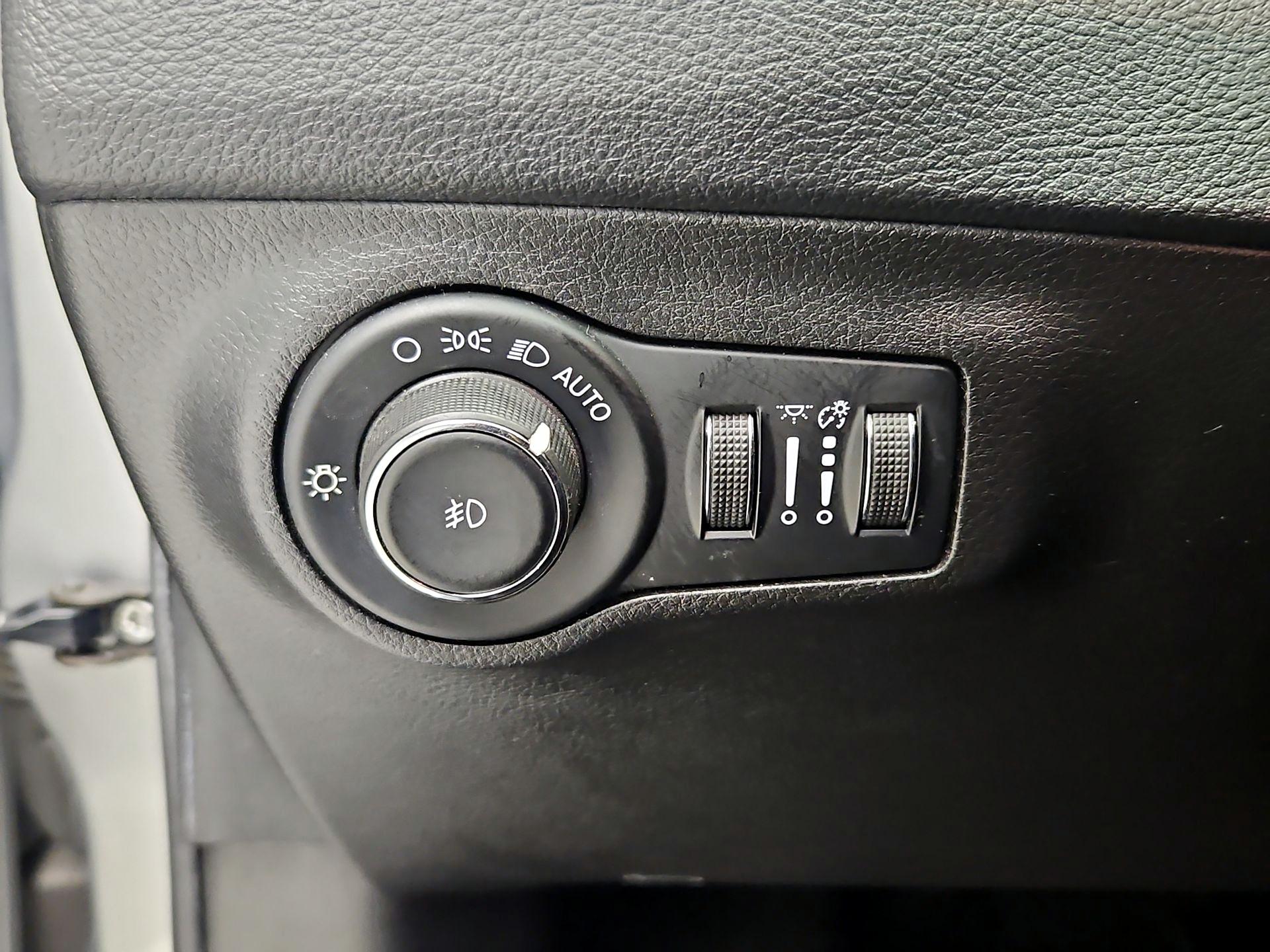 Thumbnail: 2020 Jeep Compass - 13
