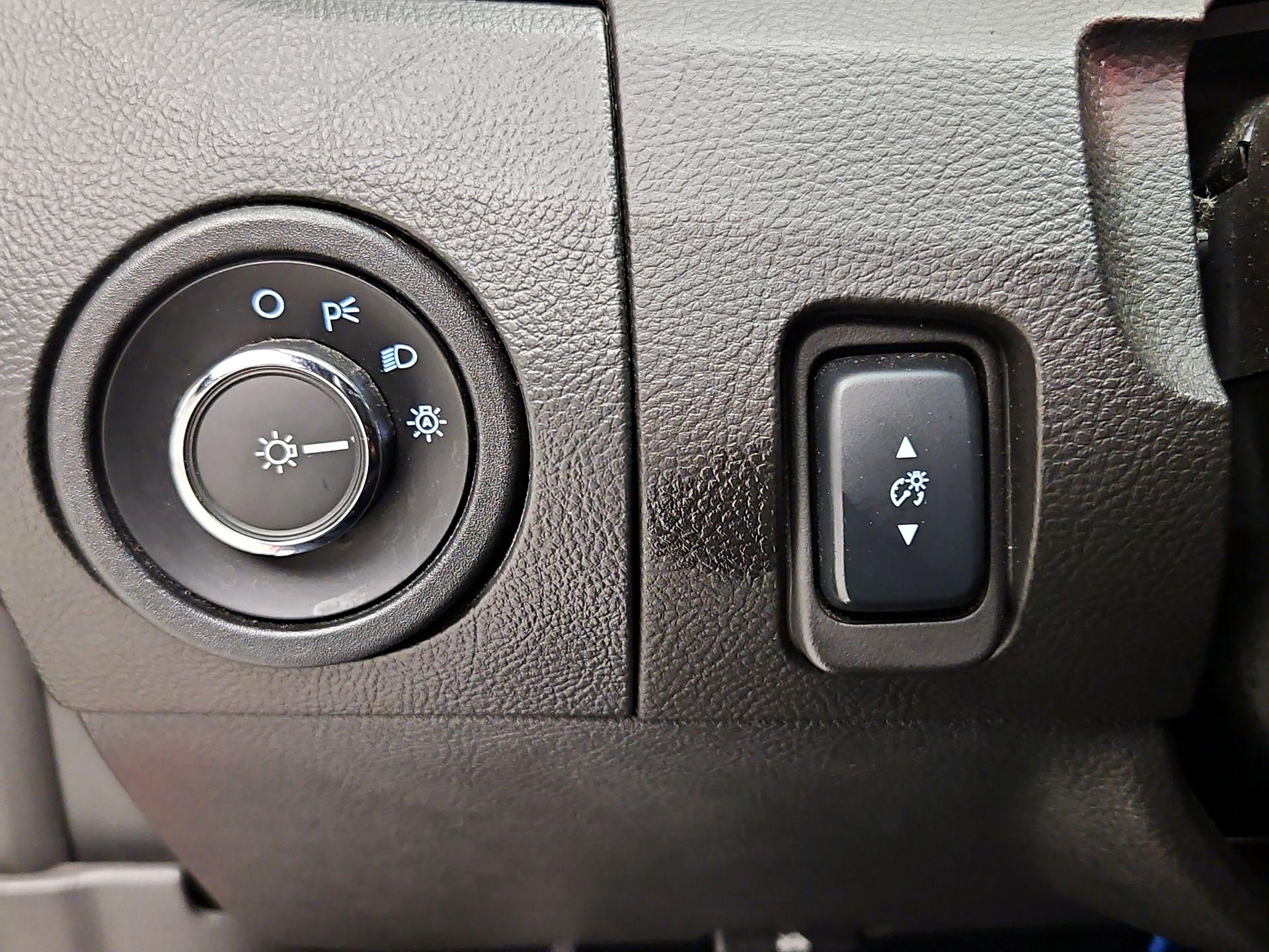 Thumbnail: 2015 Ford Taurus - 13
