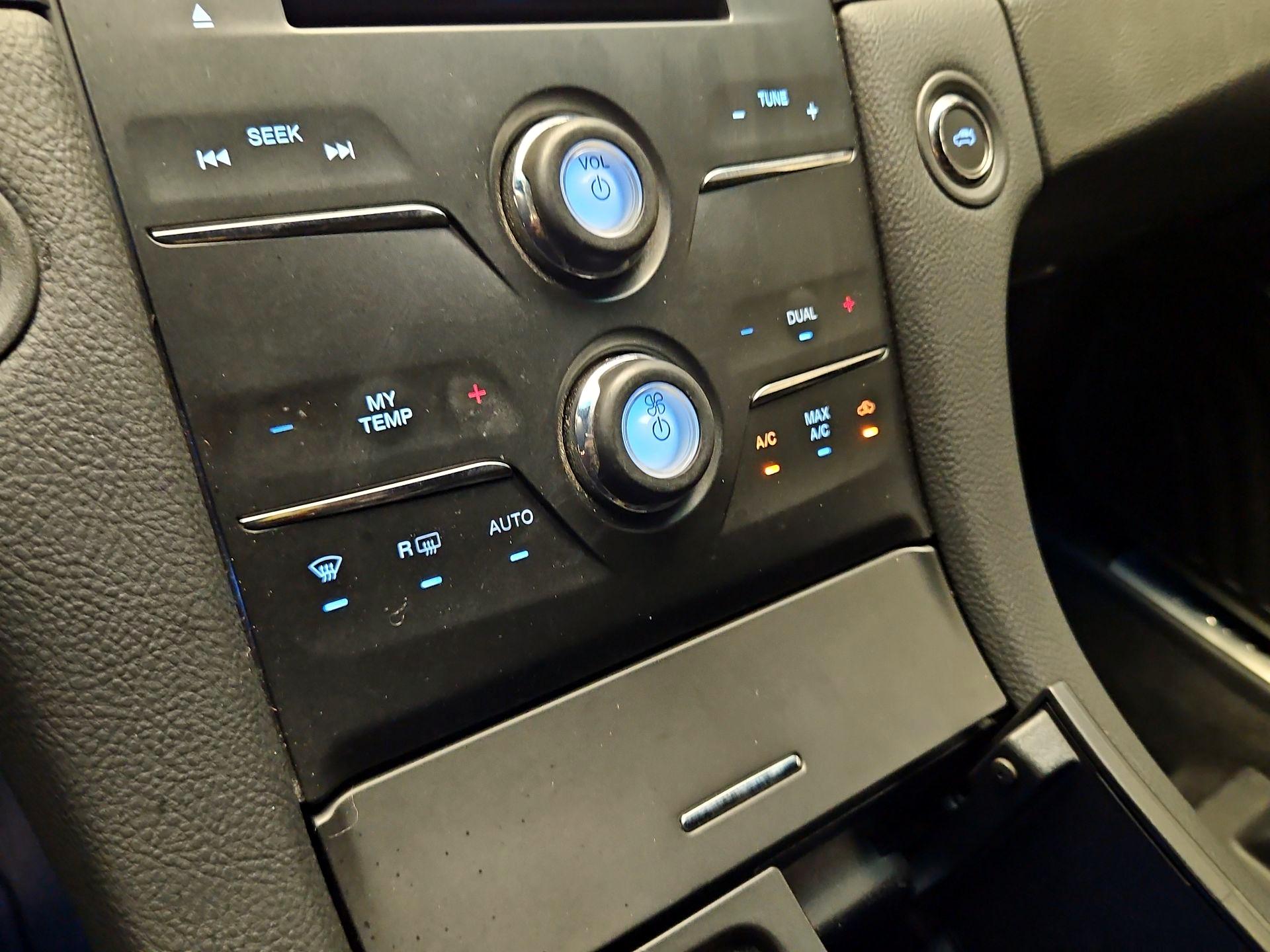 Thumbnail: 2015 Ford Taurus - 17