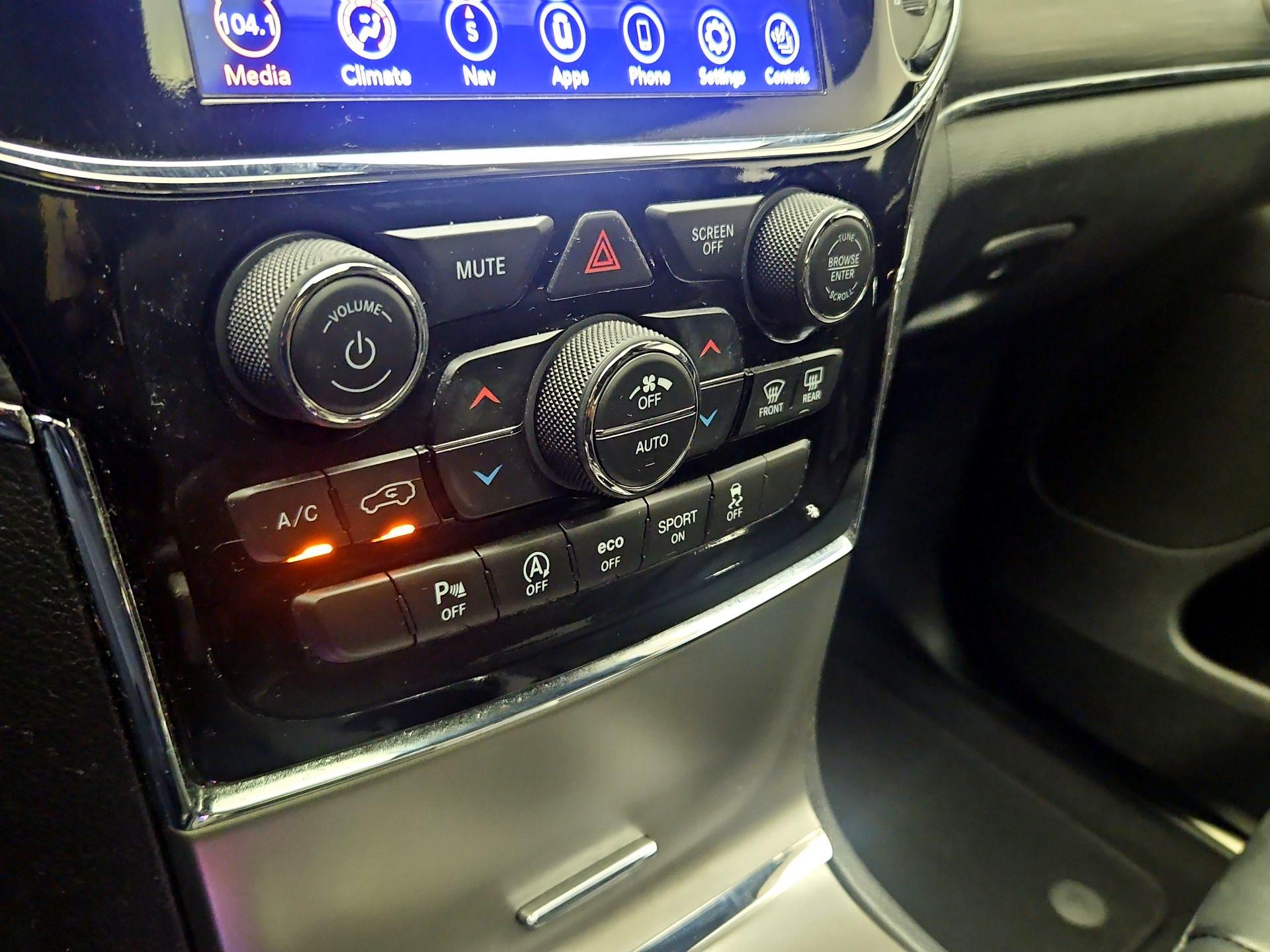 Thumbnail: 2020 Jeep Grand Cherokee - 17