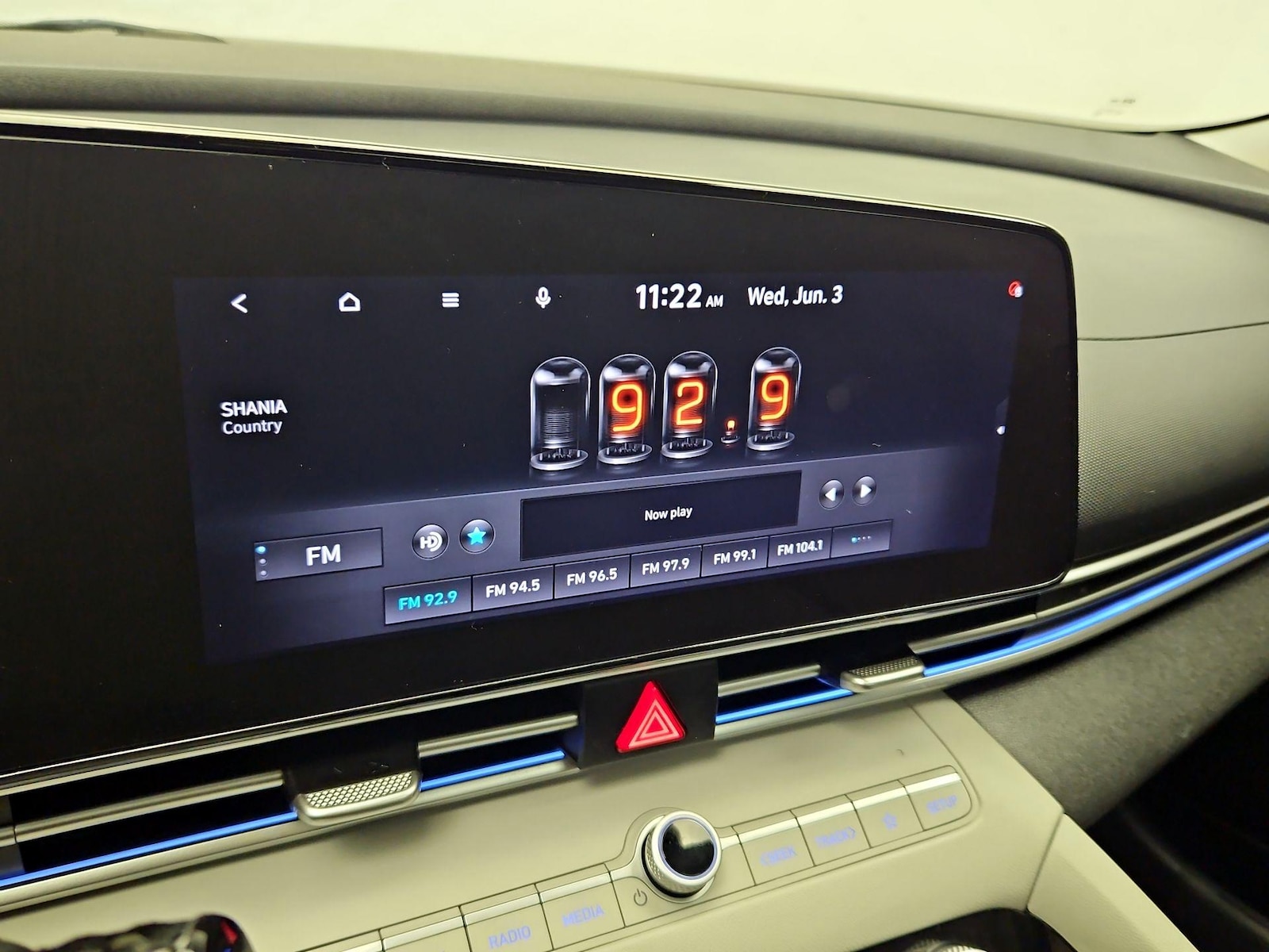 2021 Hyundai Elantra Limited - Photo 17