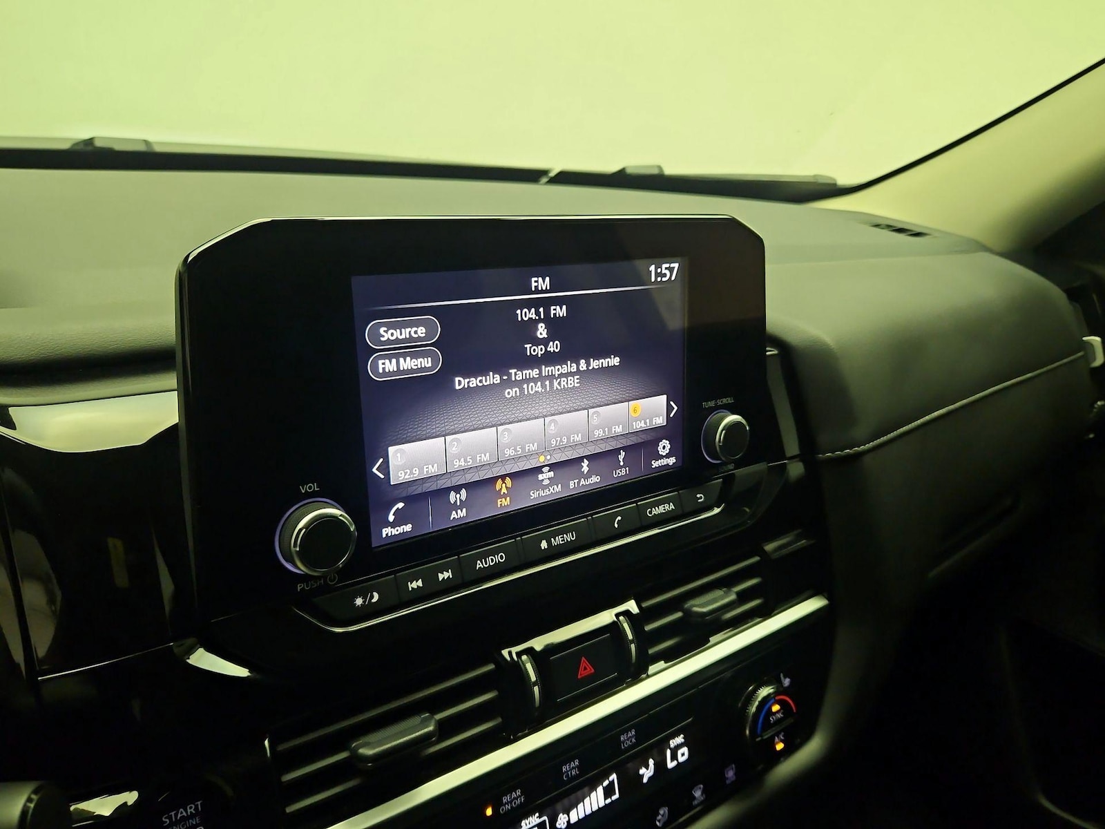 2025 Nissan Pathfinder SV - Photo 16