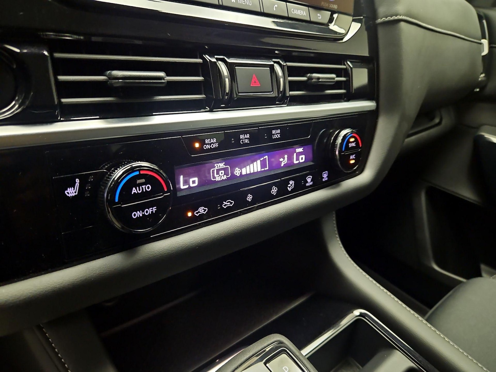 2025 Nissan Pathfinder SV - Photo 17