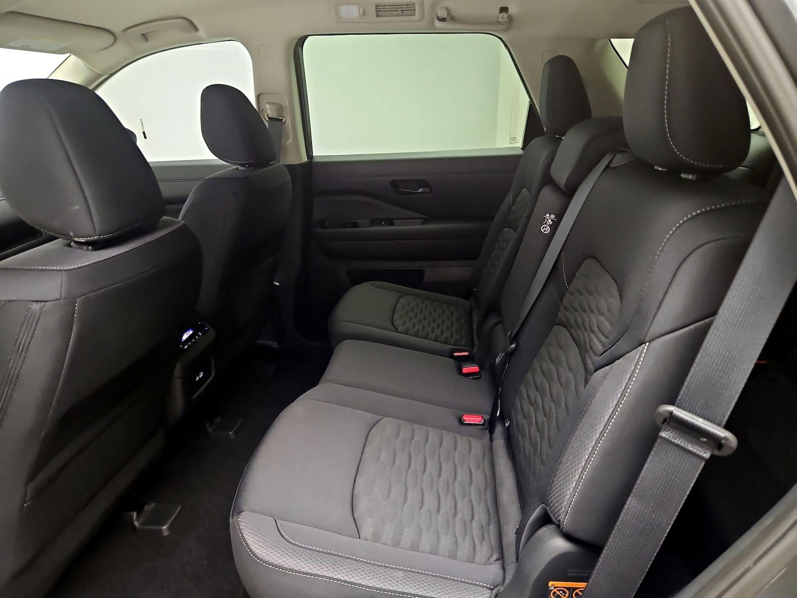 2025 Nissan Pathfinder SV - Photo 20