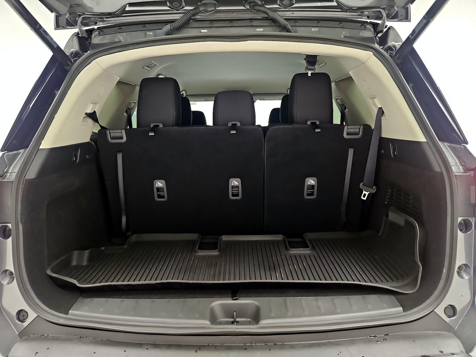 2025 Nissan Pathfinder SV - Photo 22