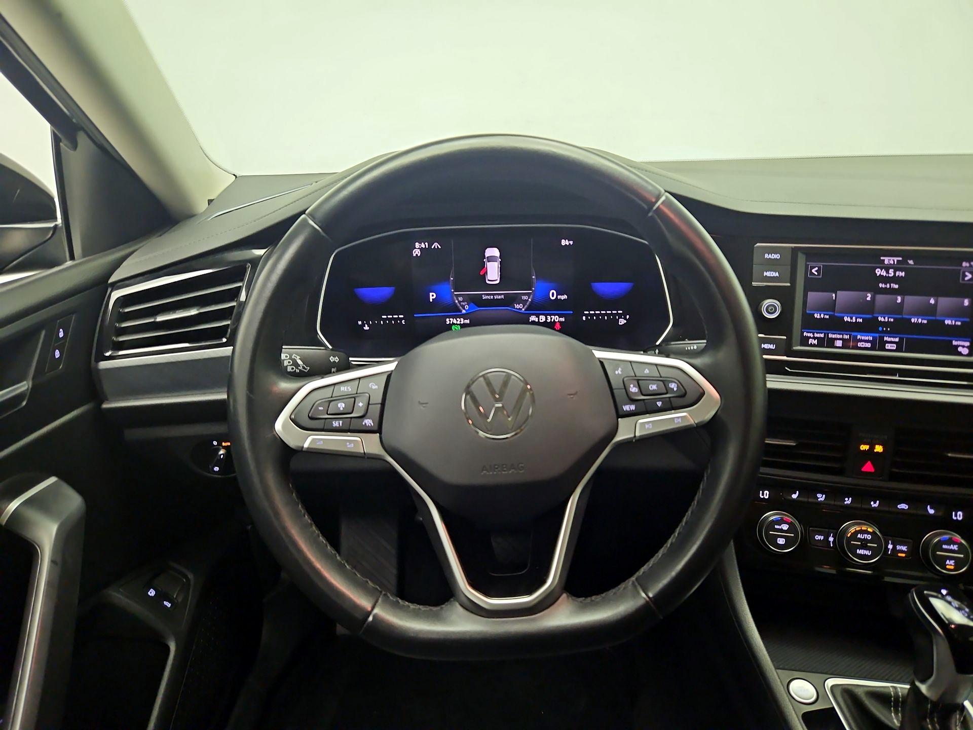 Thumbnail: 2024 Volkswagen Jetta - 10