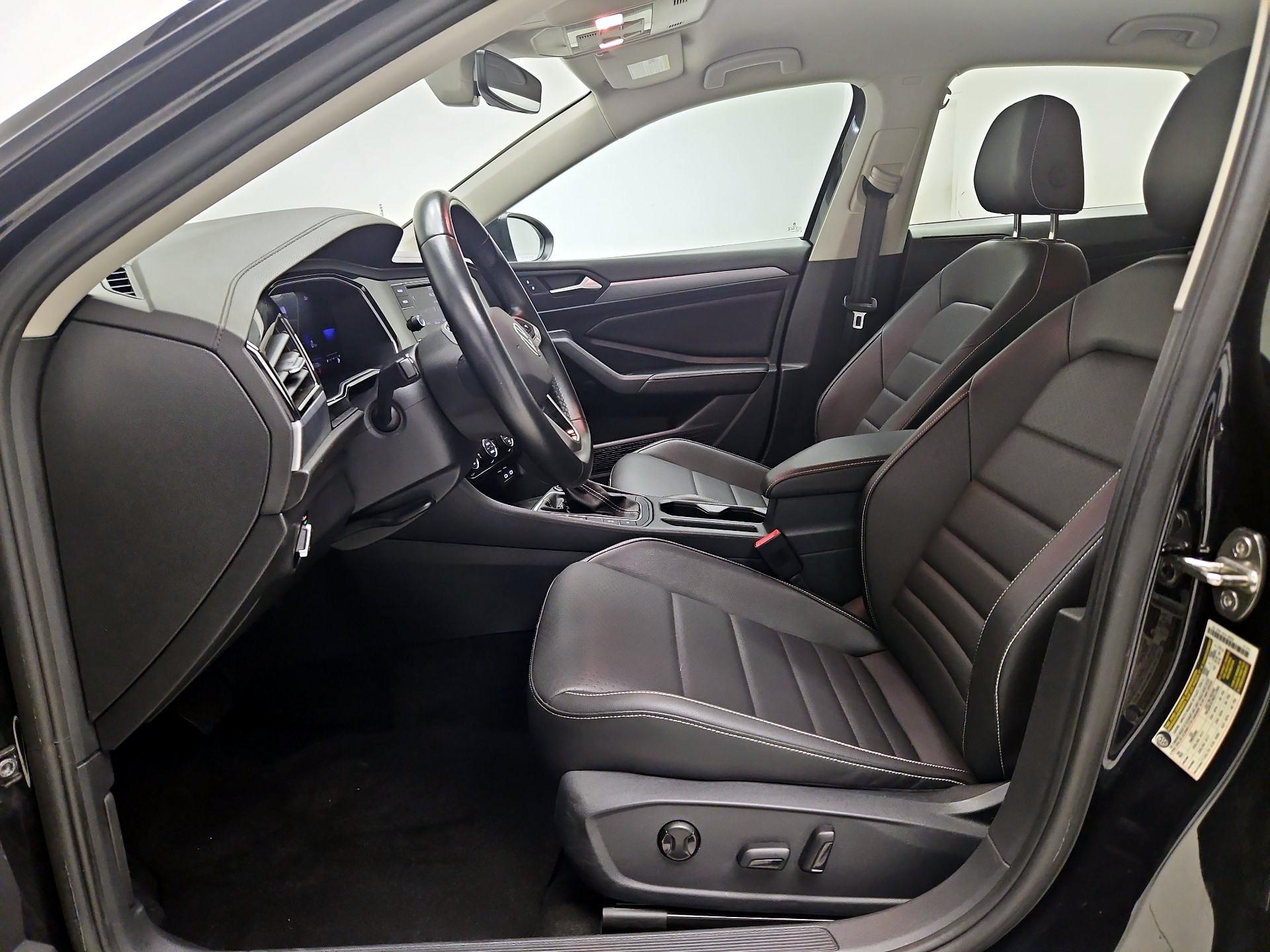 Thumbnail: 2024 Volkswagen Jetta - 11