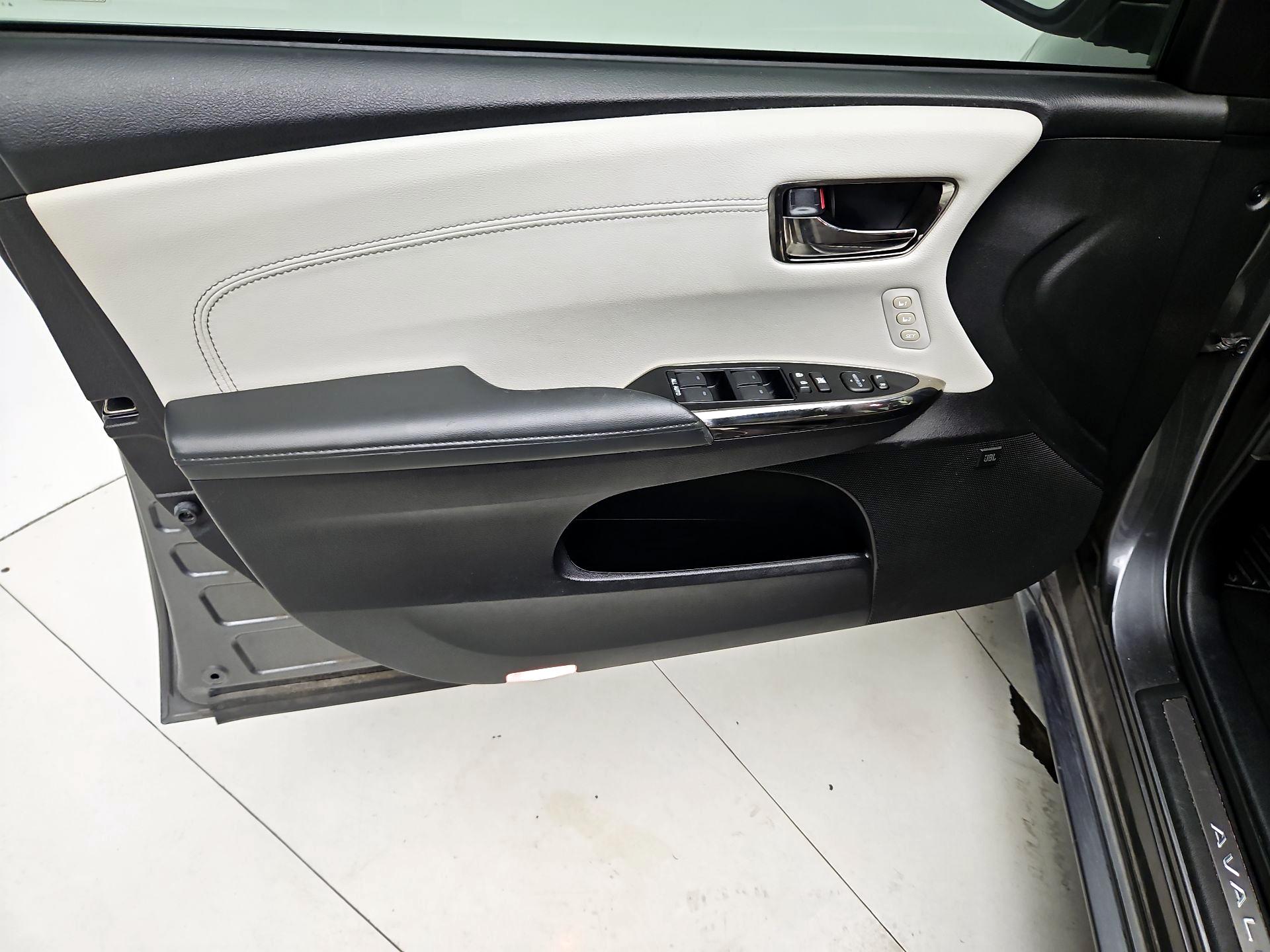 Thumbnail: 2016 Toyota Avalon - 12