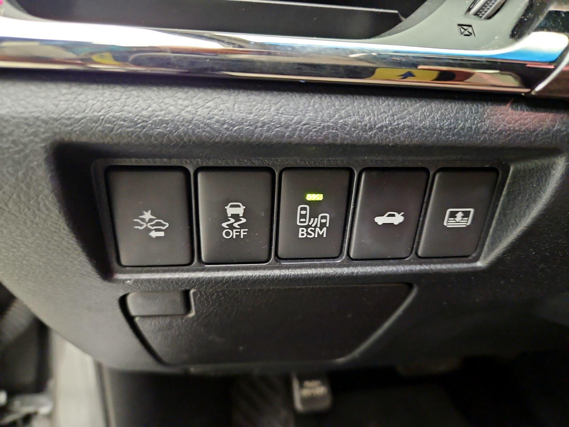 Thumbnail: 2016 Toyota Avalon - 13