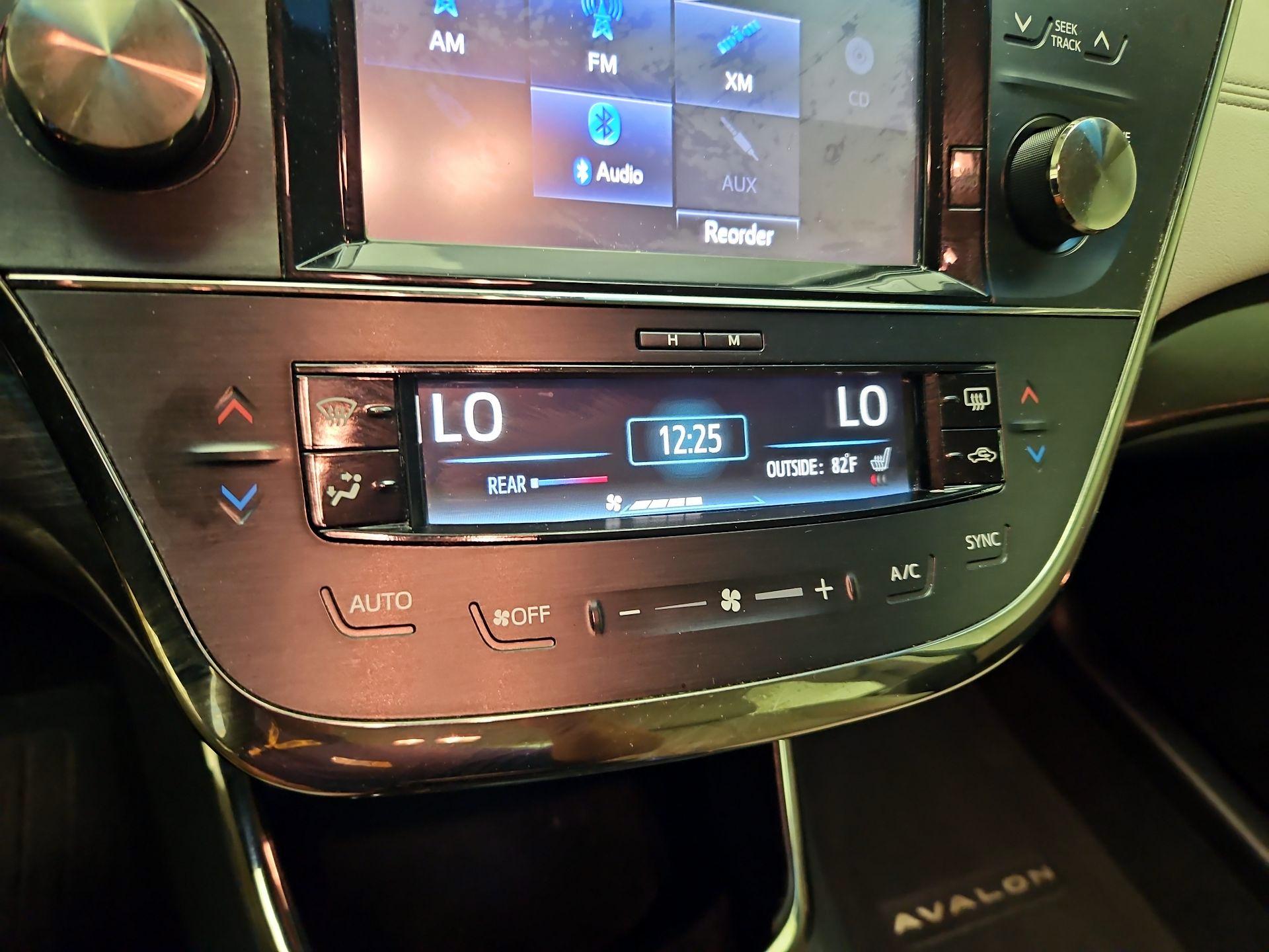 Thumbnail: 2016 Toyota Avalon - 16