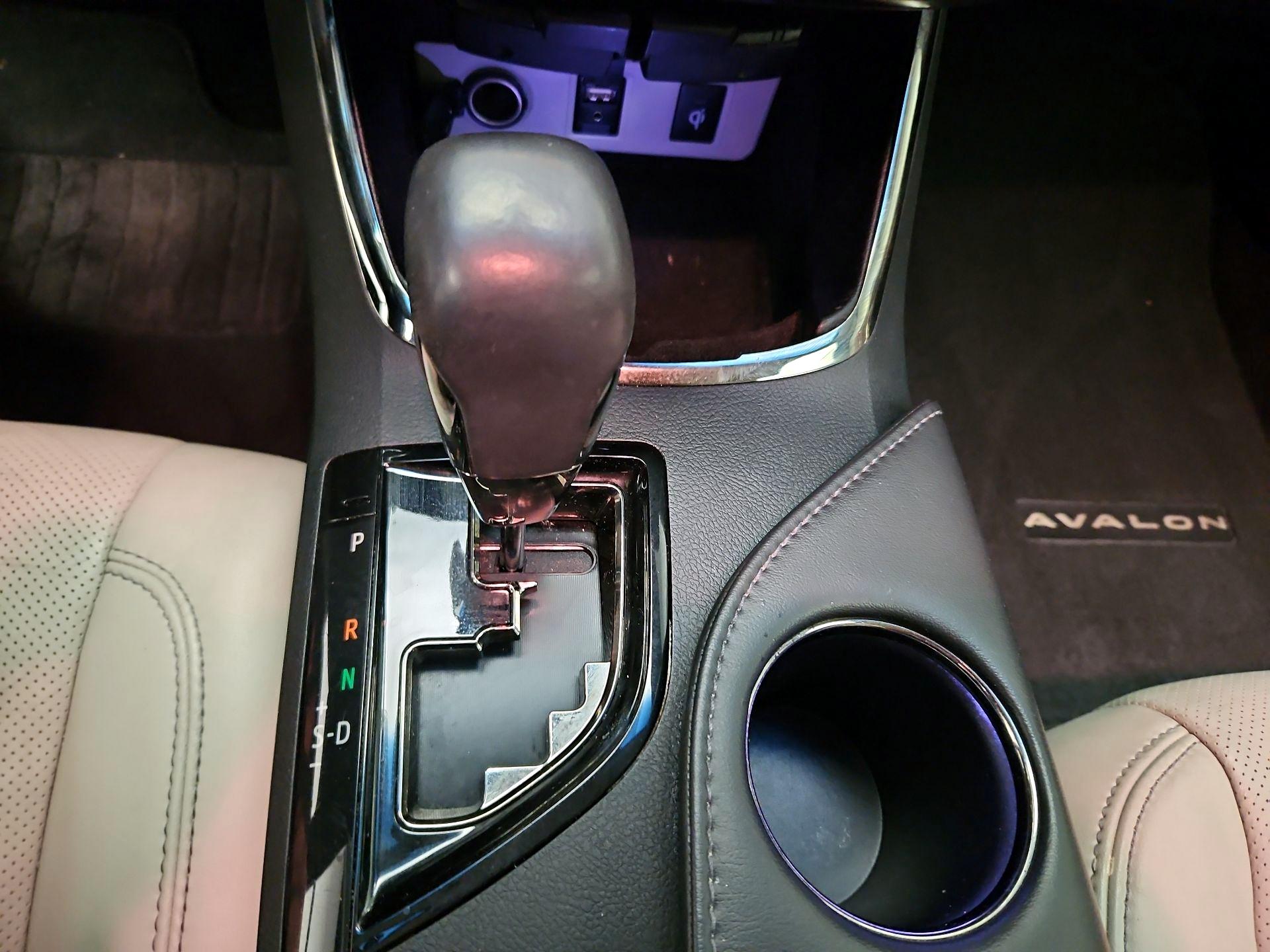 Thumbnail: 2016 Toyota Avalon - 17