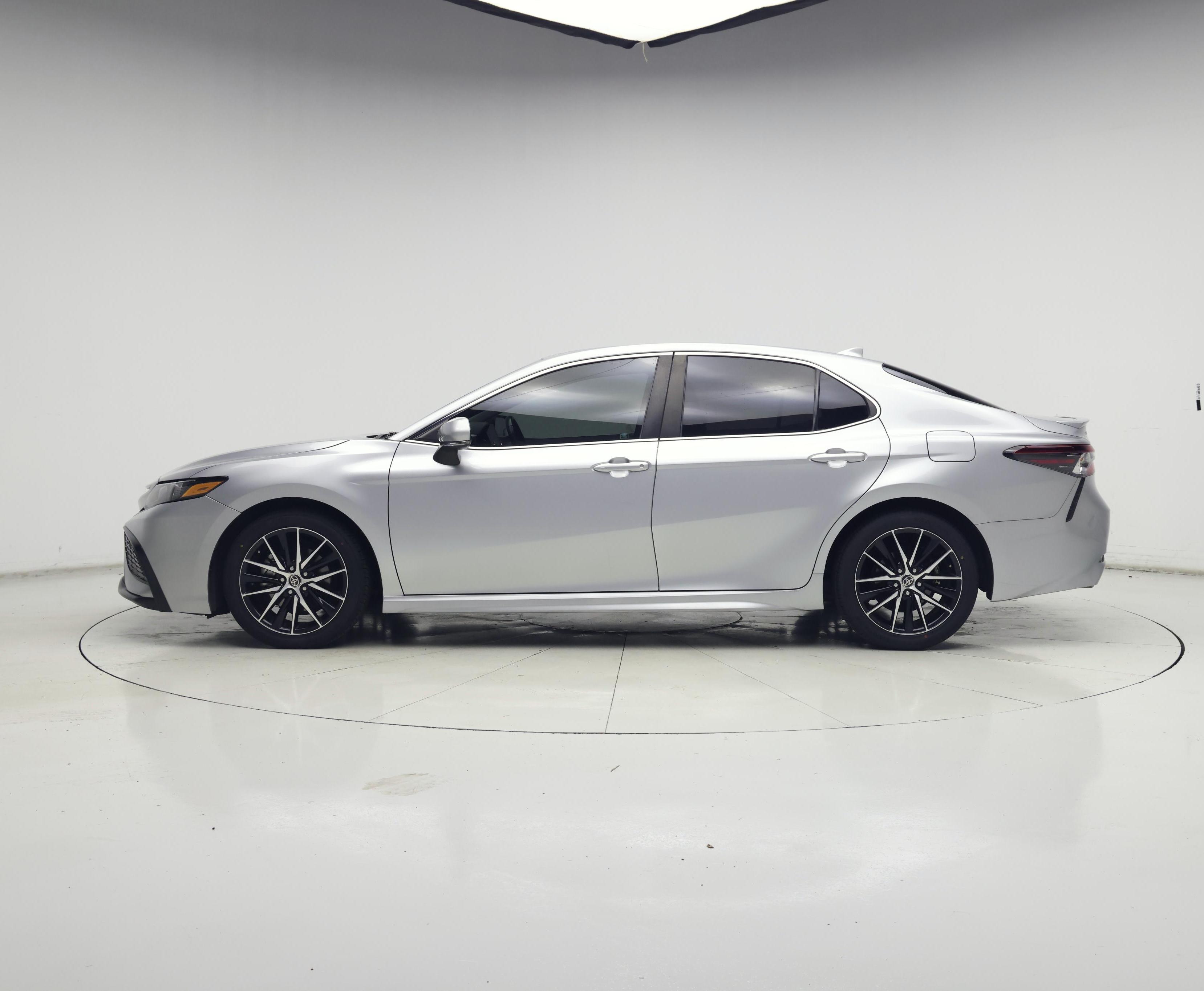 Thumbnail: 2022 Toyota Camry - 3